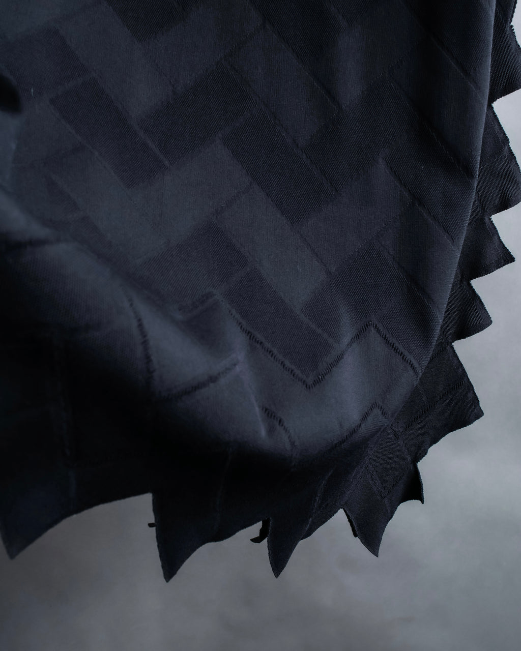 "PLEATS PLEASE ISSEY MIYAKE" 

Meander sleeveless tops