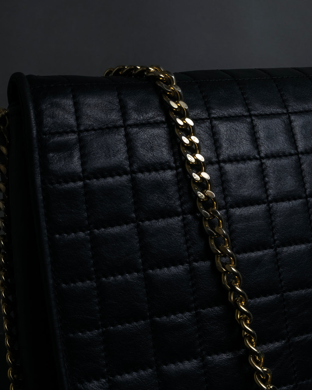 "CELINE" 80's-90's Crest metal fittings design quilted leather bag
