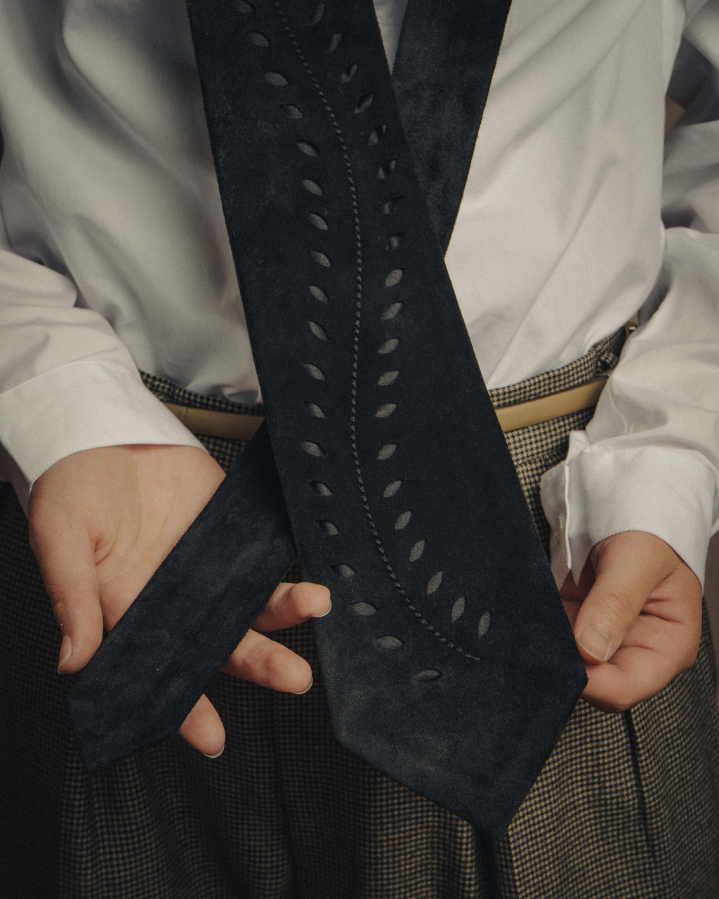 -SPECIAL- “HERMÈS” 2008-18 Suede cutwork leather tie
