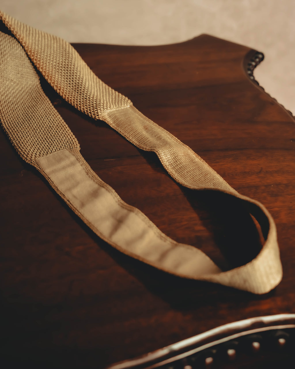“COMME des GARÇONS HOMME”
80’s-90’s open-knit square-end necktie