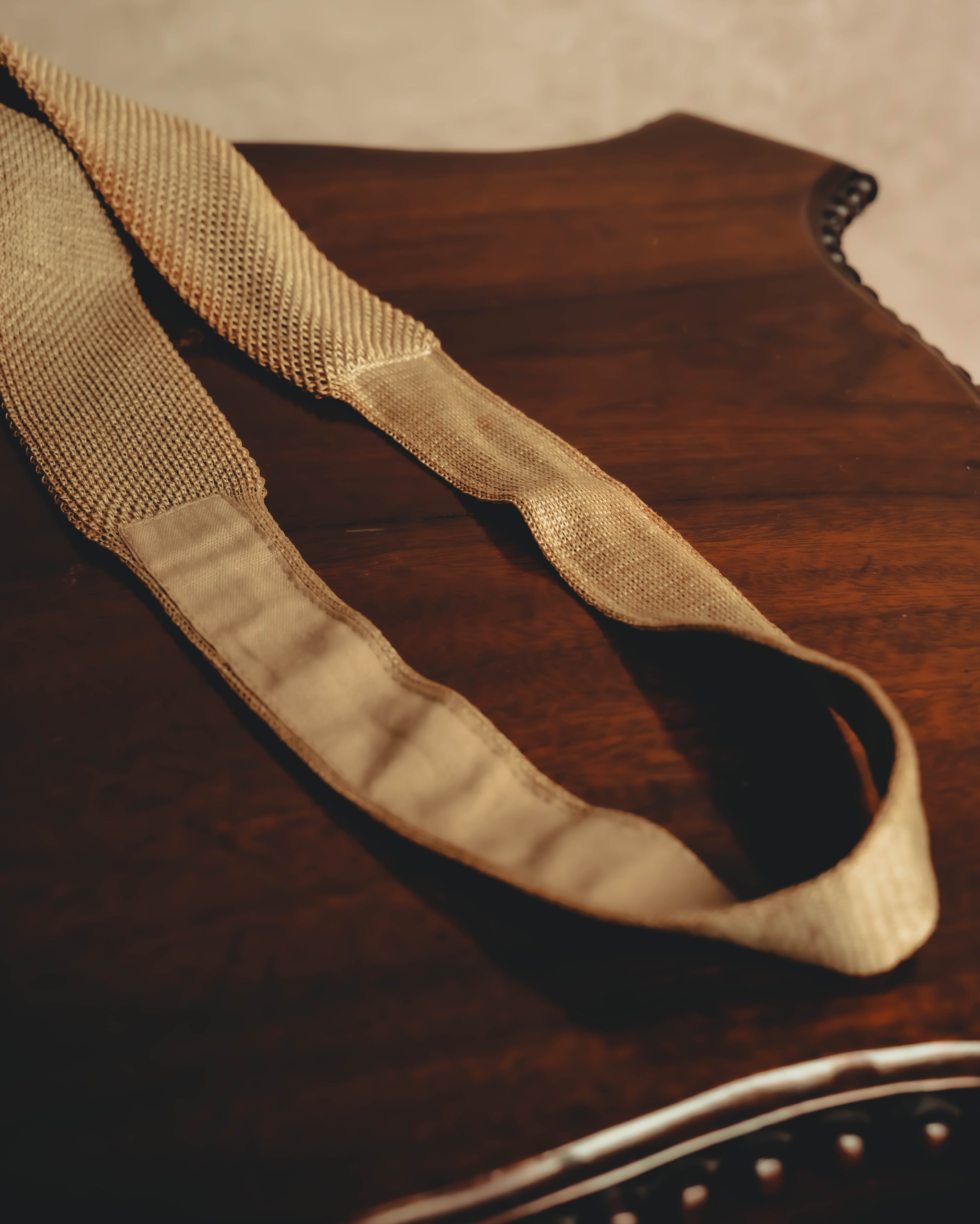 “COMME des GARÇONS HOMME”
80’s-90’s open-knit square-end necktie