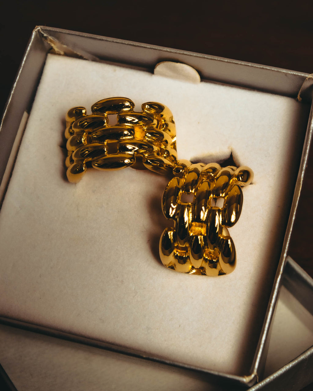 "Christian Dior" 80's-90's Gold chain clip-on earrings