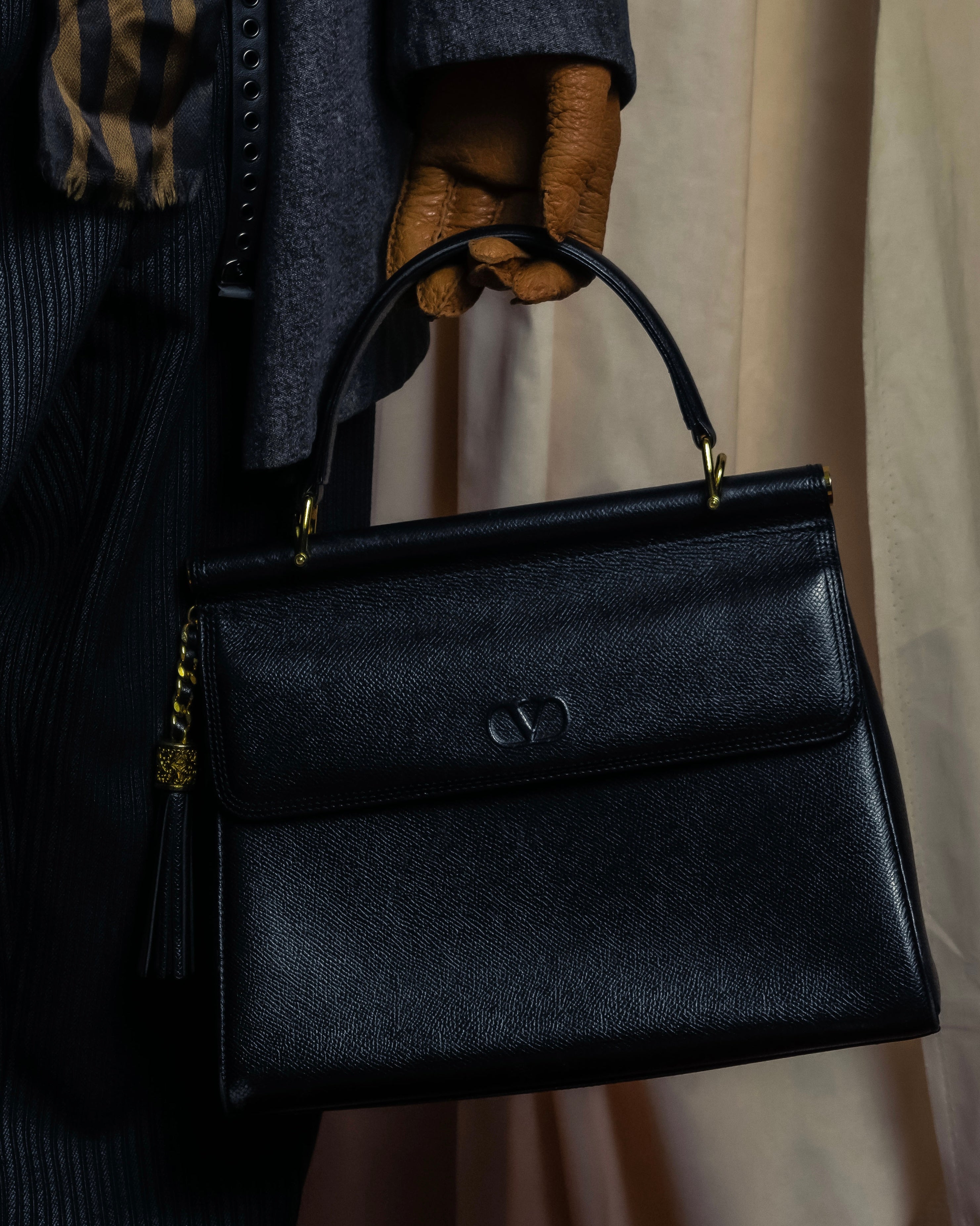 "VALENTINO" Garavani gold metal design leather hand bag