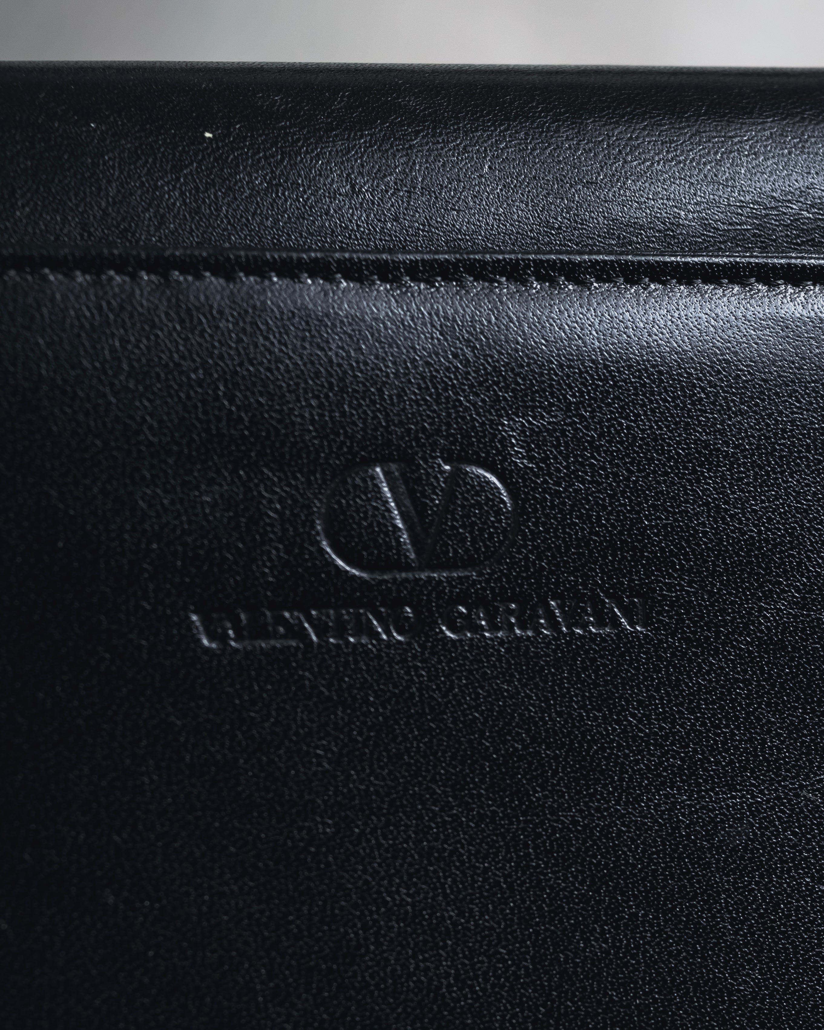 -SPECIAL- "VALENTINO GARAVANI" 90’s-00’s V corner hardware leather top handle bag