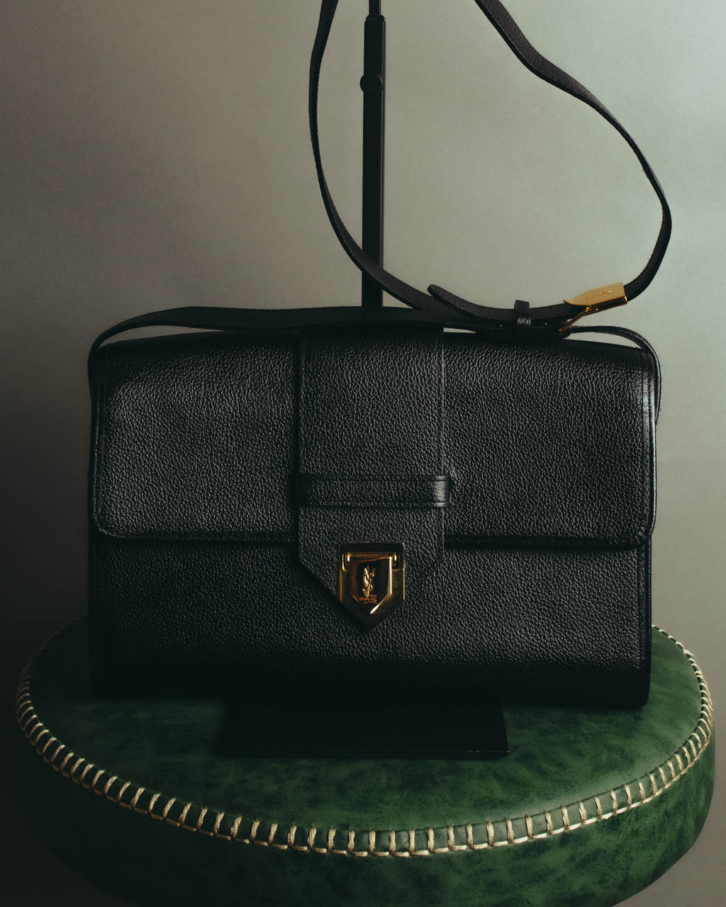 “Yves Saint Laurent” 90’s-00’s Cassandra logo one shoulder leather bag