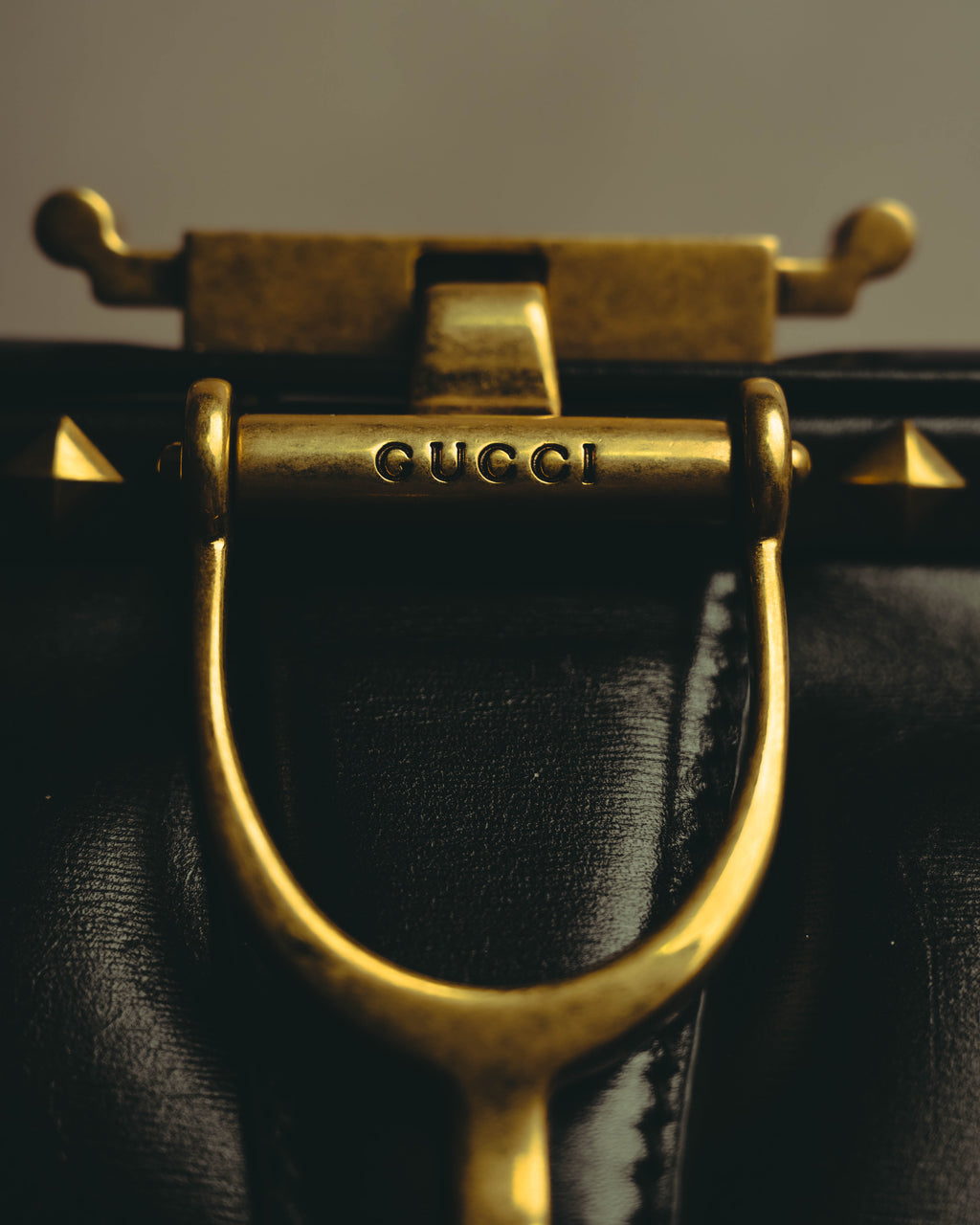 -SPECIAL- “GUCCI” 2012-2016 crossover-era crest studded doctor bag