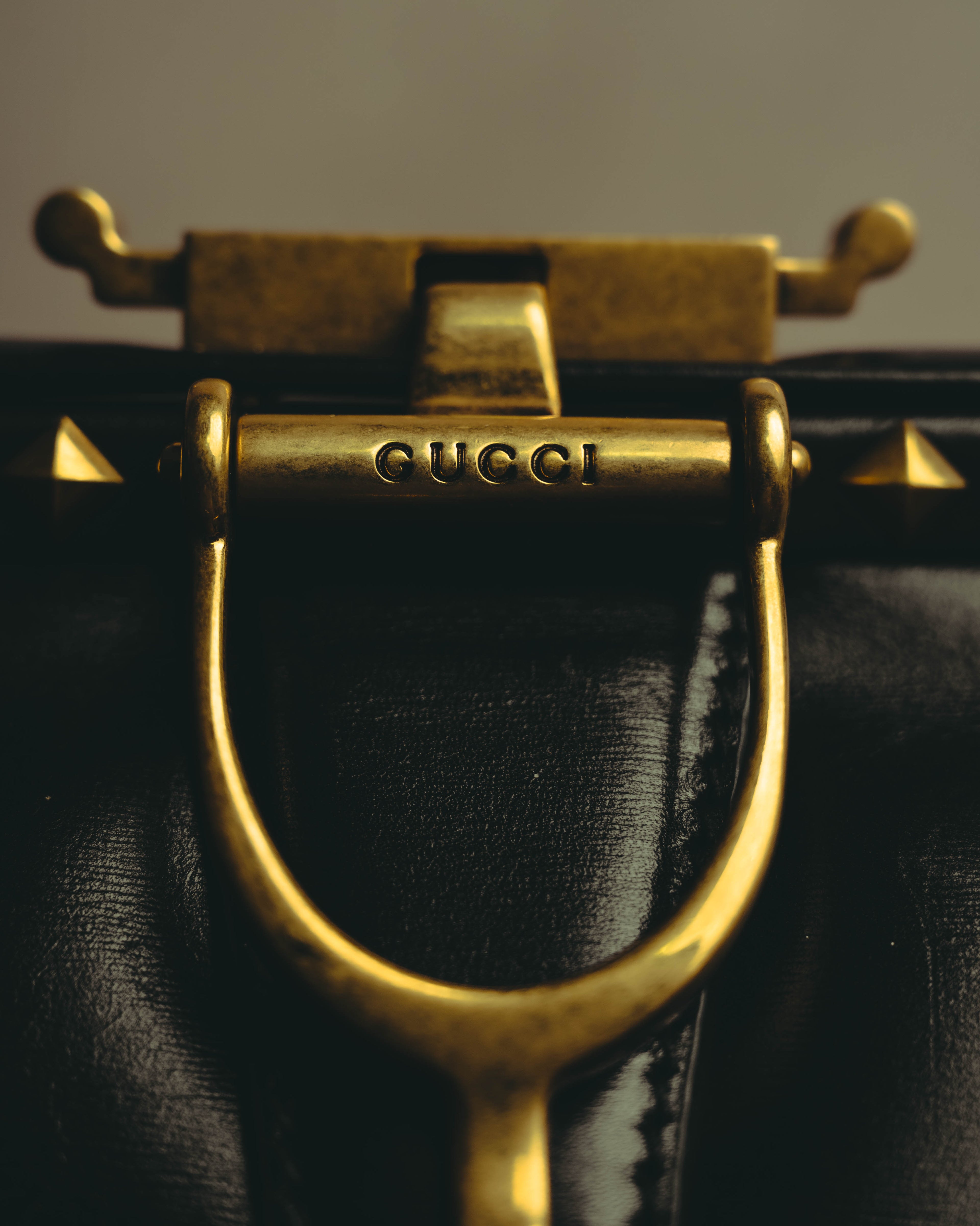 -SPECIAL- “GUCCI” 2012-2016 crossover-era crest studded doctor bag