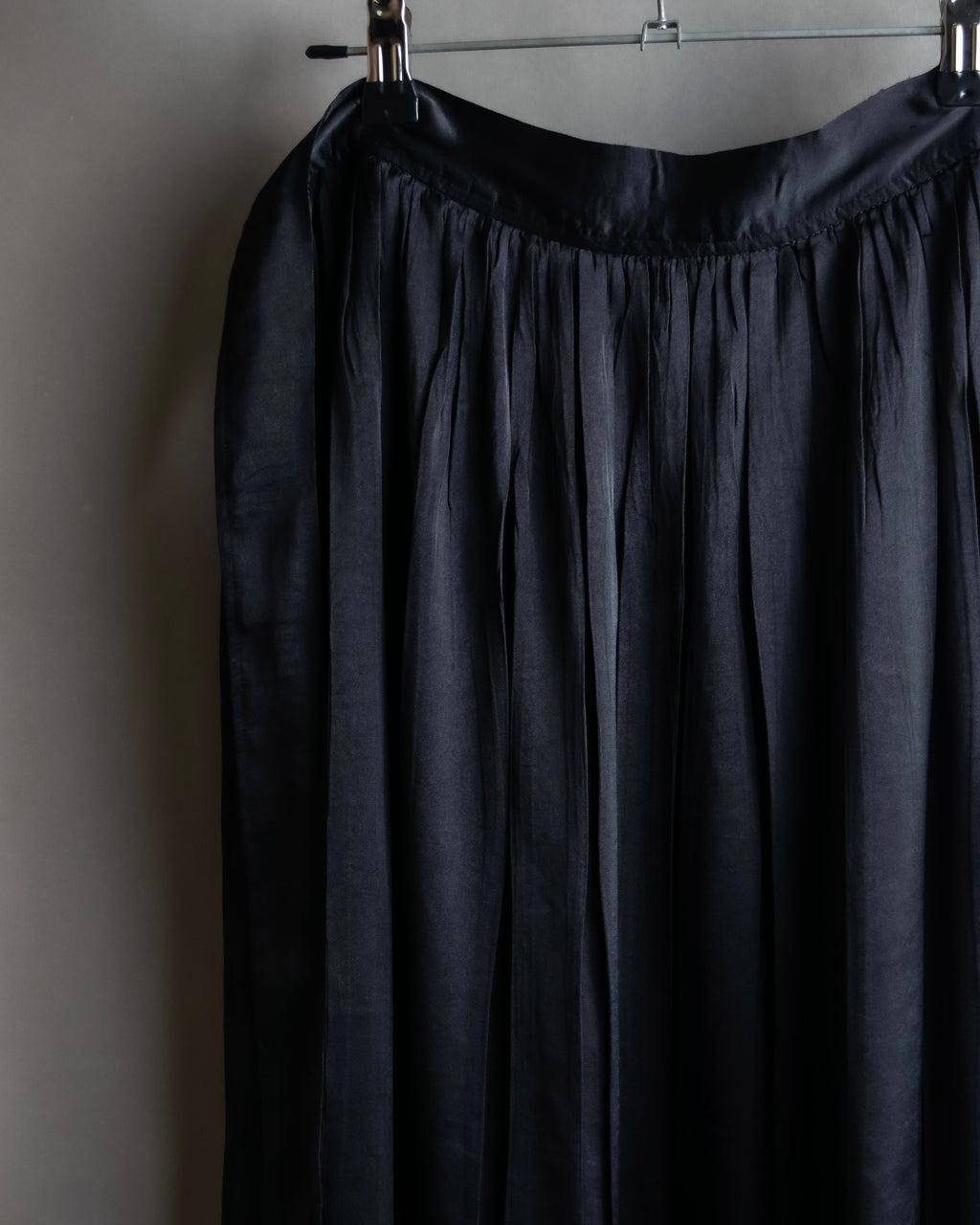 "ISSEY MIYAKE" Ribbon belt design pleats skirt