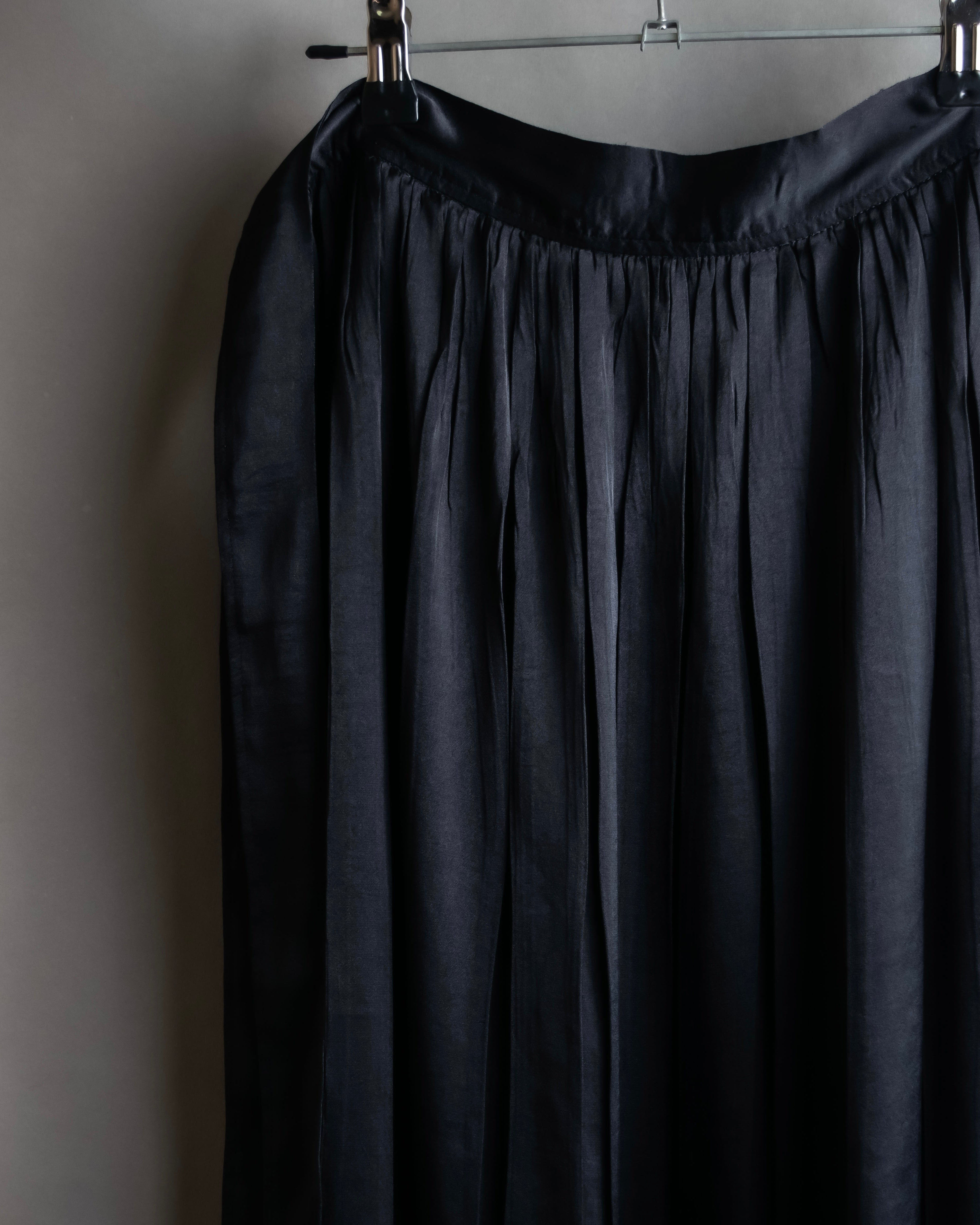 "ISSEY MIYAKE" Ribbon belt design pleats skirt