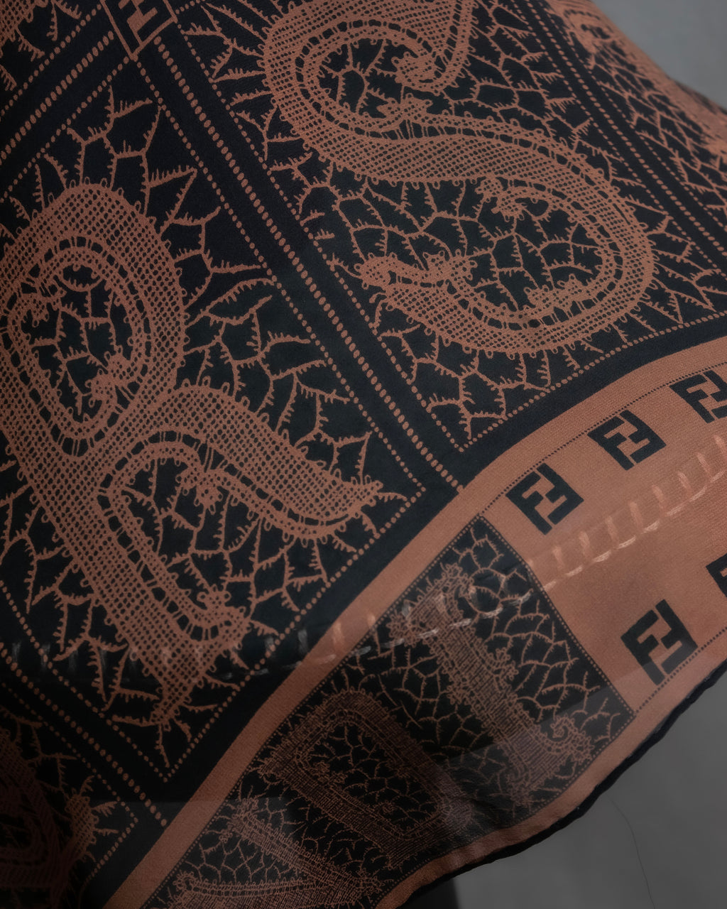 "FENDI" Logo engraved lace motif scarf