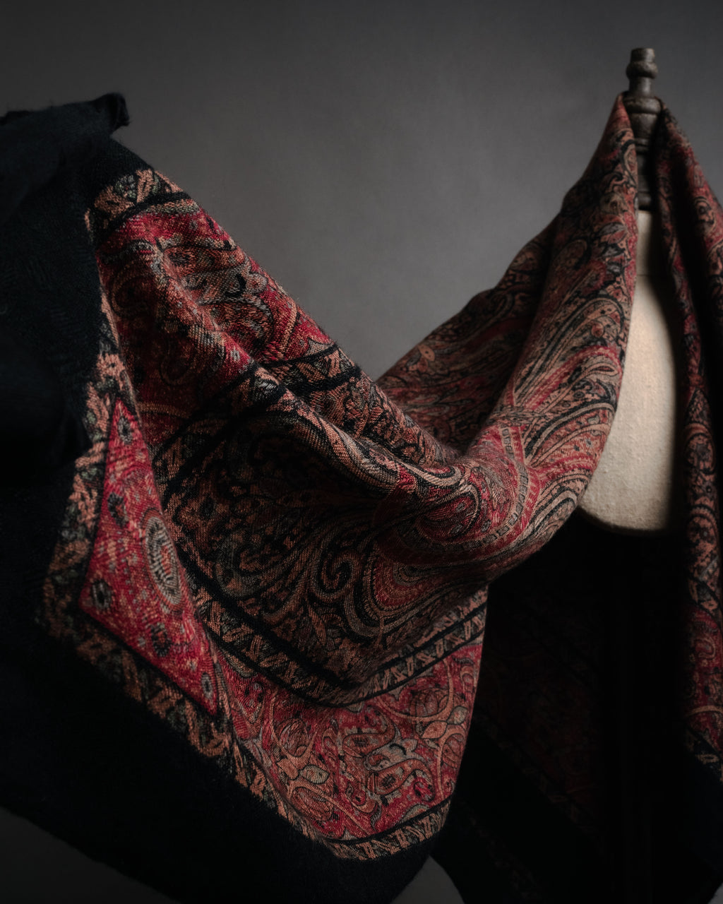 “Yves Saint Laurent” 1985-1995 Paisley framed scarf