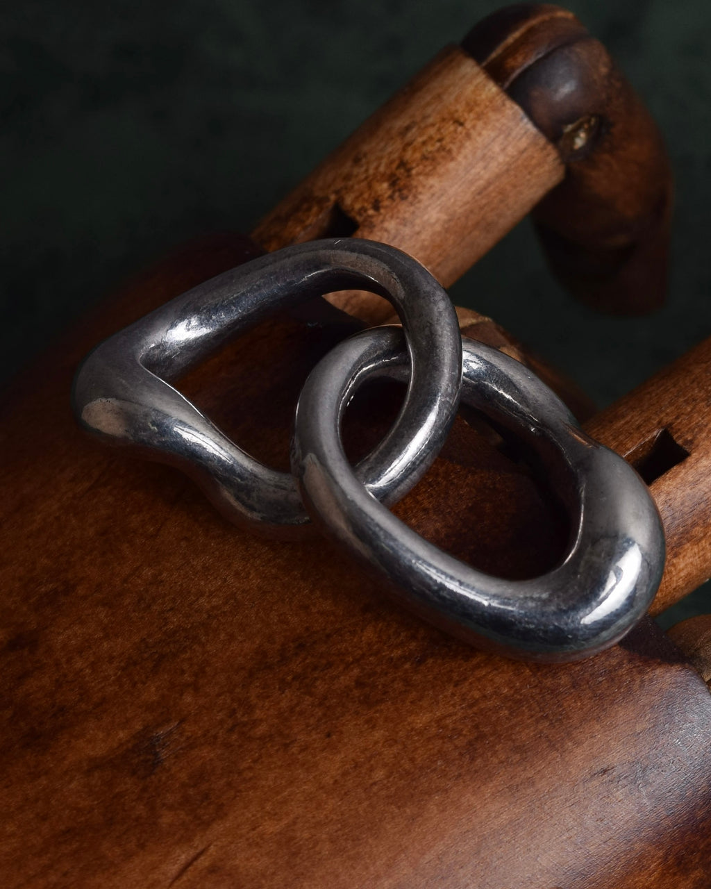 "CHANEL" 90's Organic twist design double ring