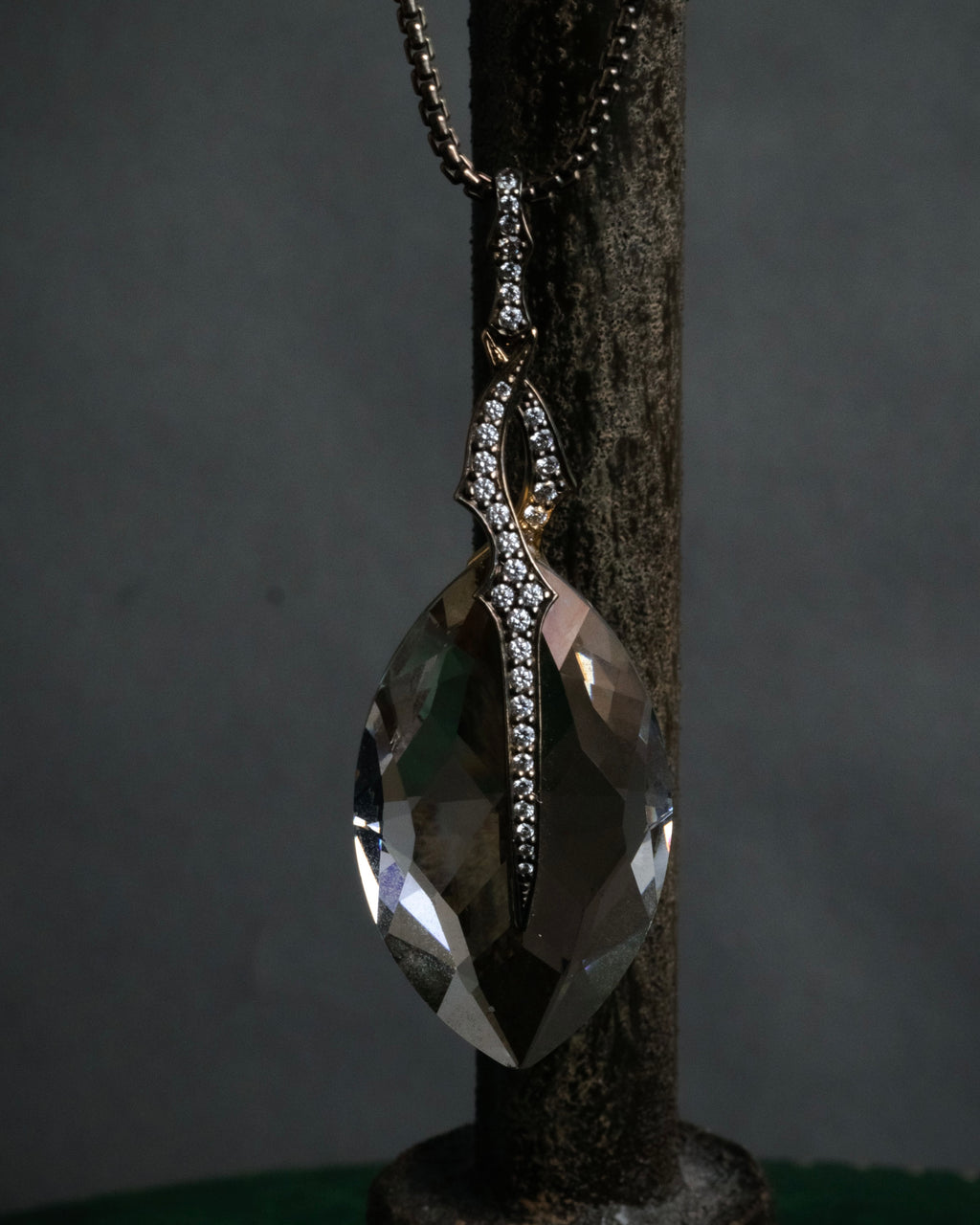 “Stephen Webster” 2000-2010 Crystal haze pendant necklace