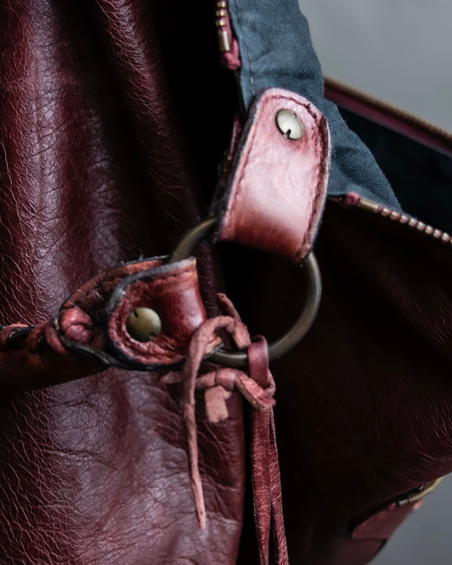 “BALENCIAGA” The Day leather one shoulder bag (burgundy)