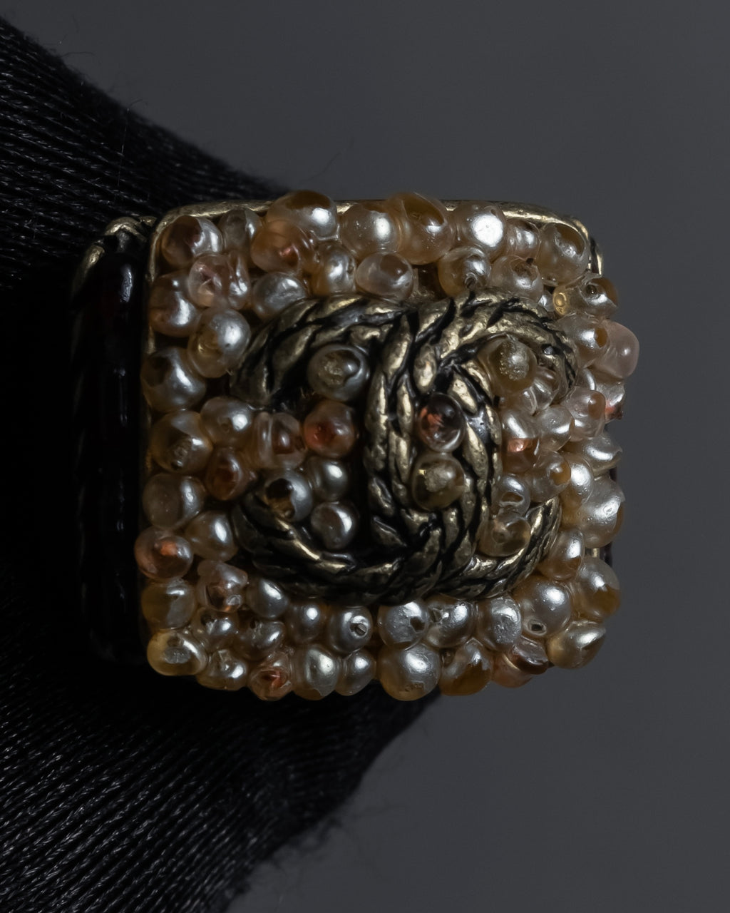 "CHANEL" 00 AW Glass pearl Coco mark motif gold ring