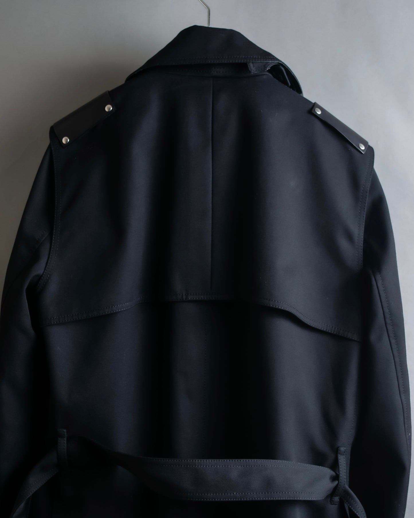 "VALENTINO" Belt docking design leather switching trench coat