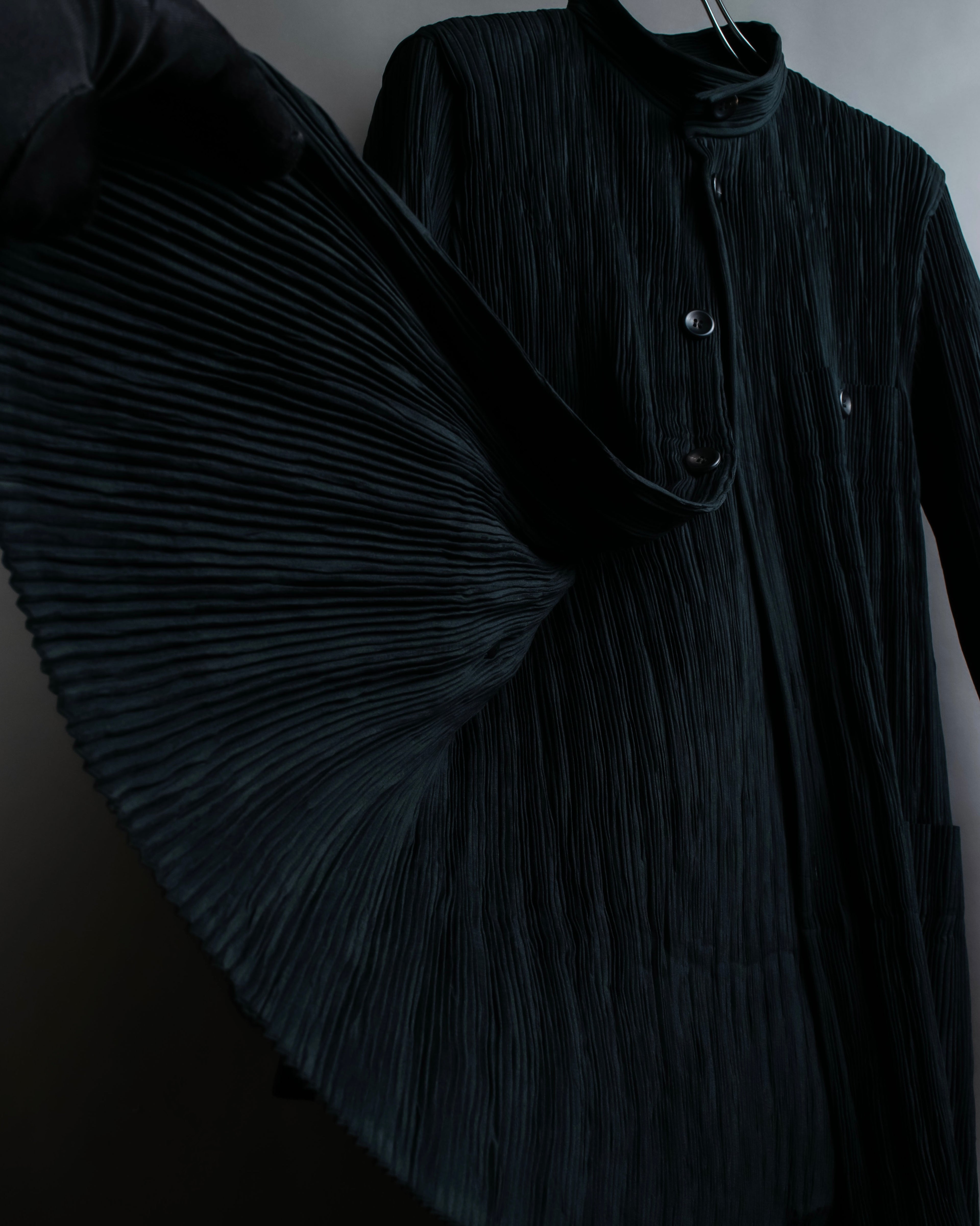 "ISSEY MIYAKE" Pleated vertical line shirt jacket