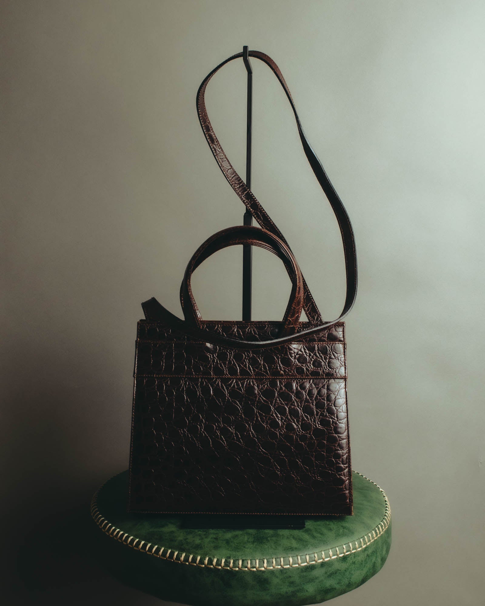“Salvatore Ferragamo” 00’s-10’s Crocodile embossed vara bow 2way handbag