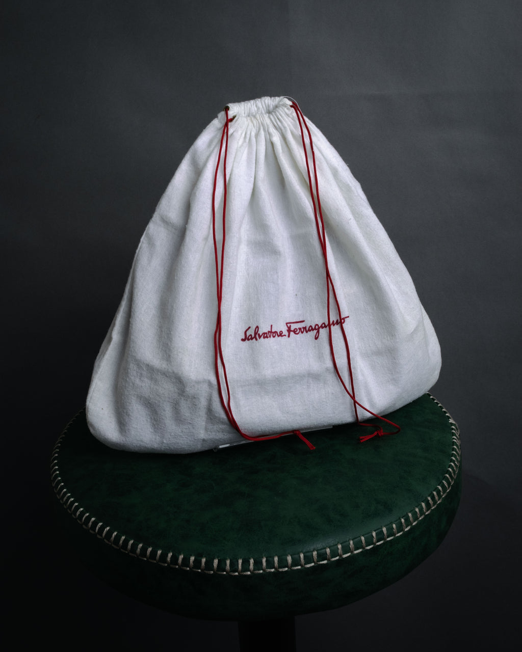 “Salvatore Ferragamo“ 90’s-00’s Suede gancini chain shoulder bag