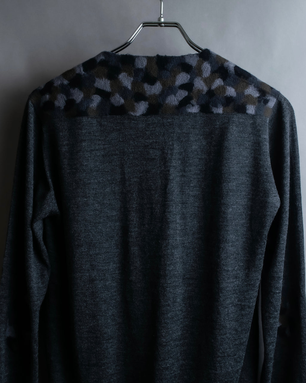 "PRADA" Camouflage pattern V-neck knit