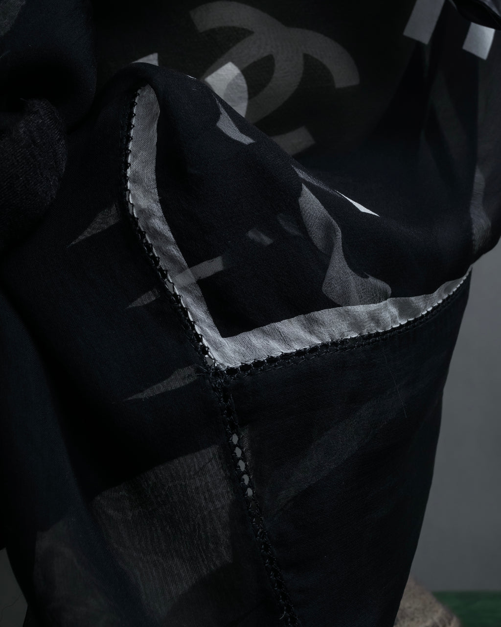 "CHANEL" Typography logo engraved large scarf