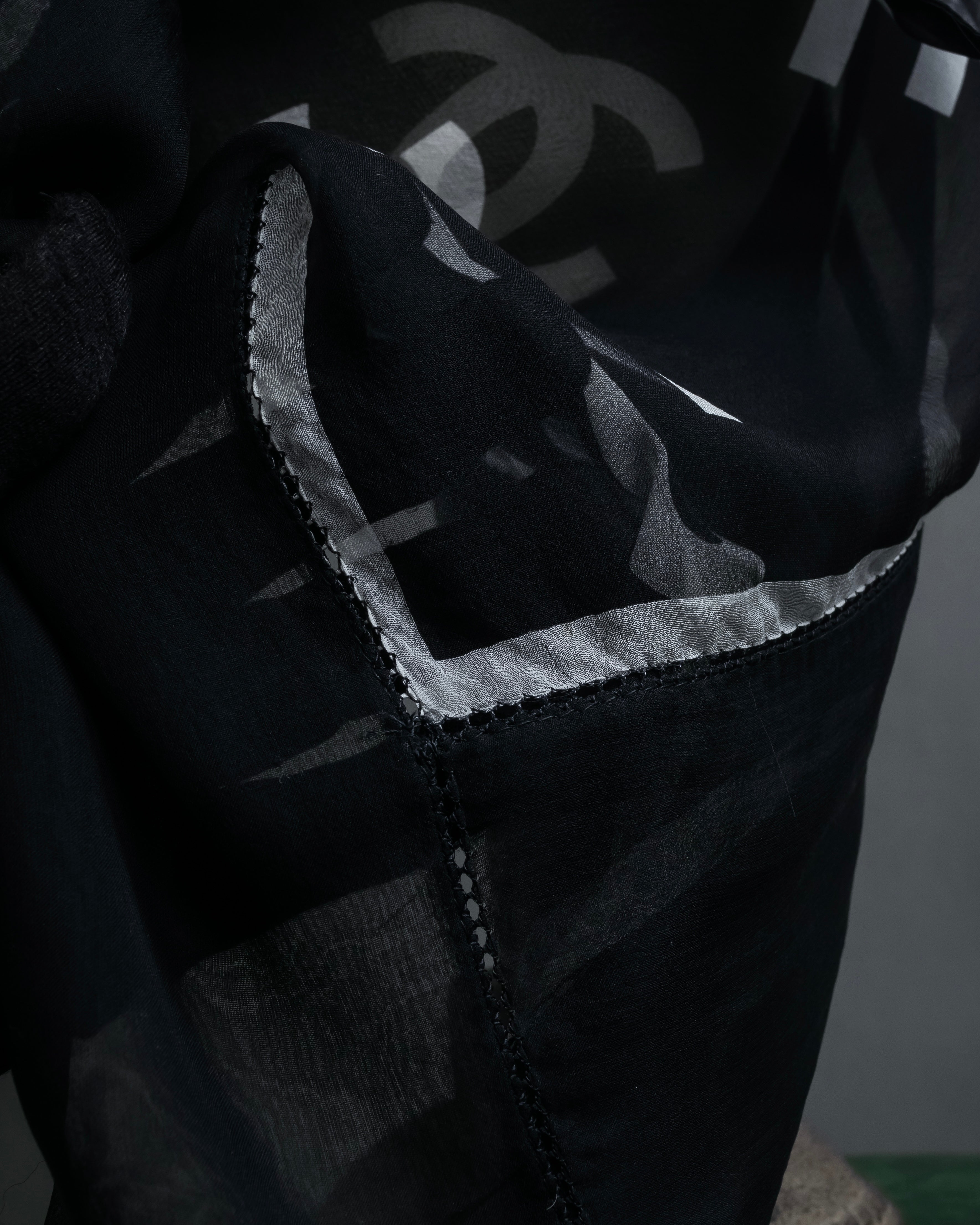 "CHANEL" Typography logo engraved large scarf