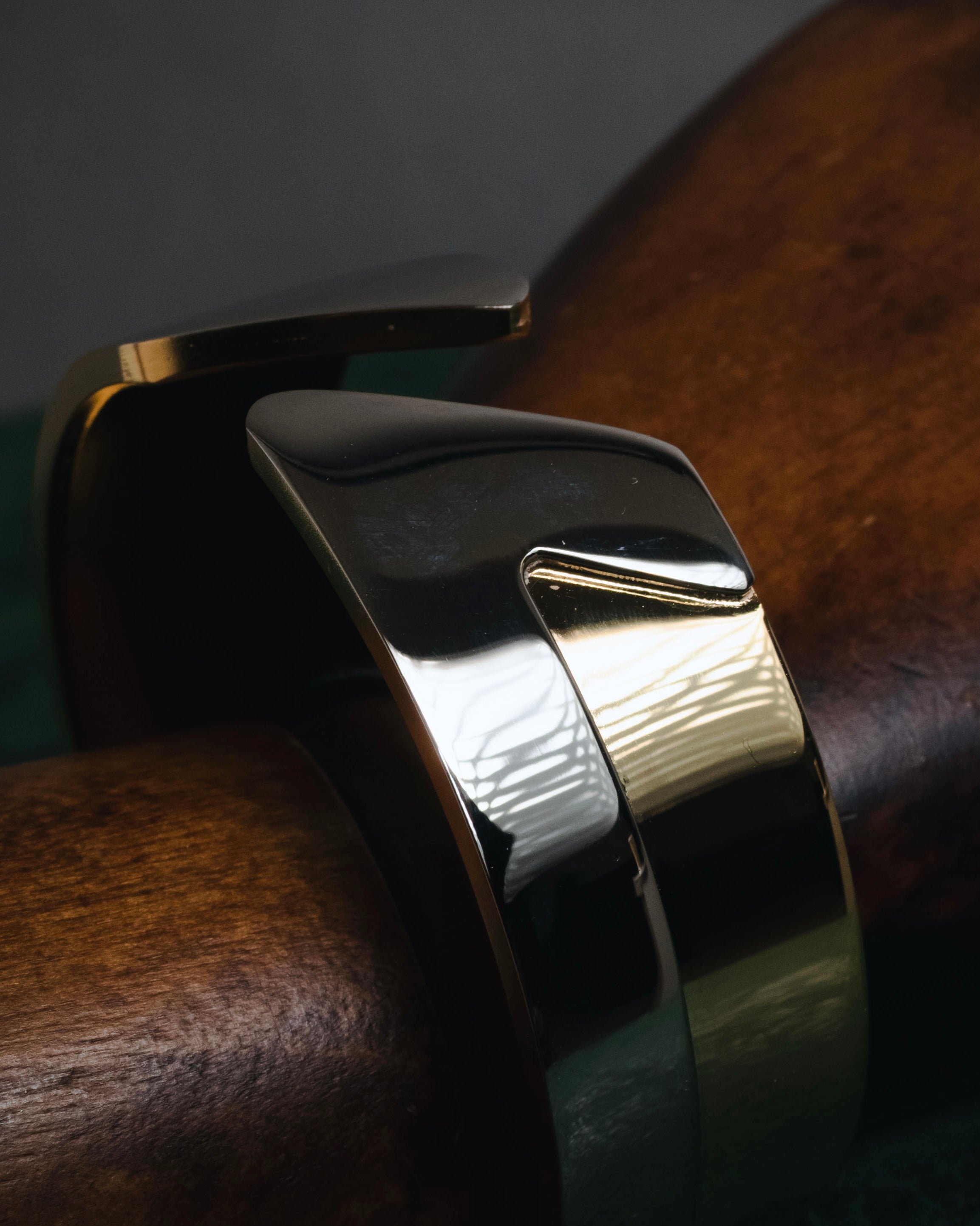 "LOEWE" 10’s Bicolor geometric open-cuff bangle