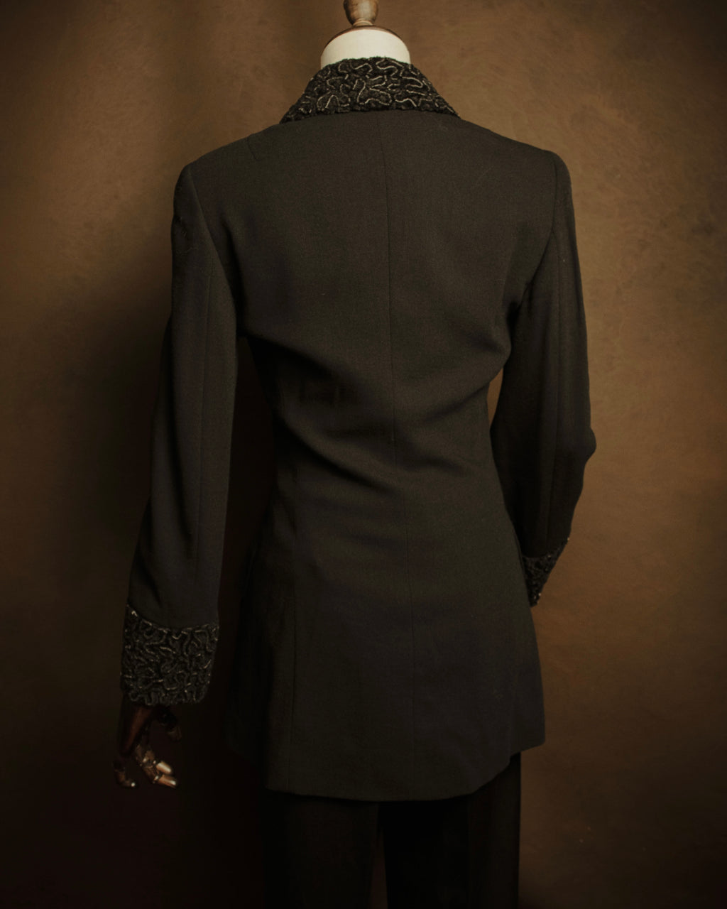 –SPECIAL– “FENDI” 90’s Embroidered collar long tailored jacket