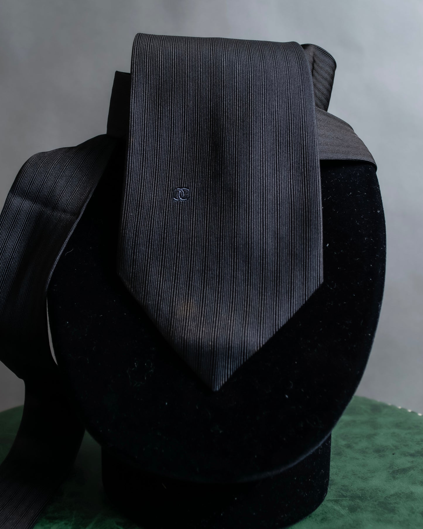 "CHANEL" 100% silk, shadow stripe pattern neck tie