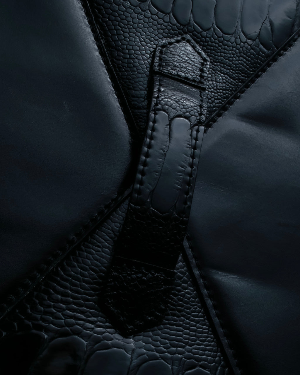 "YVES SAINT LAURENT" Crocodile embossed combination design leather bag