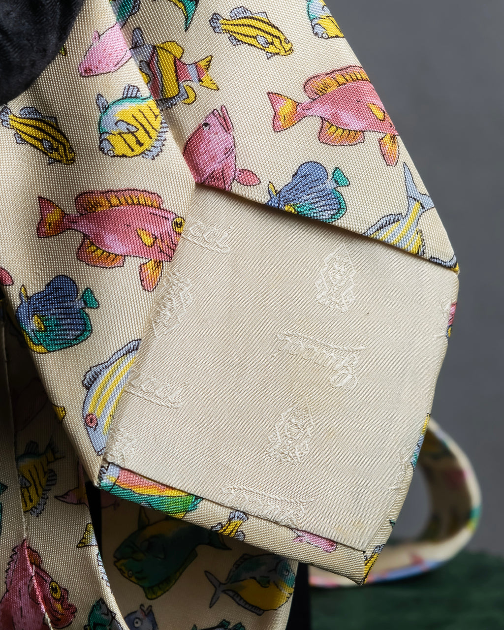 "GUCCI" Colorful fish motif silk neck tie