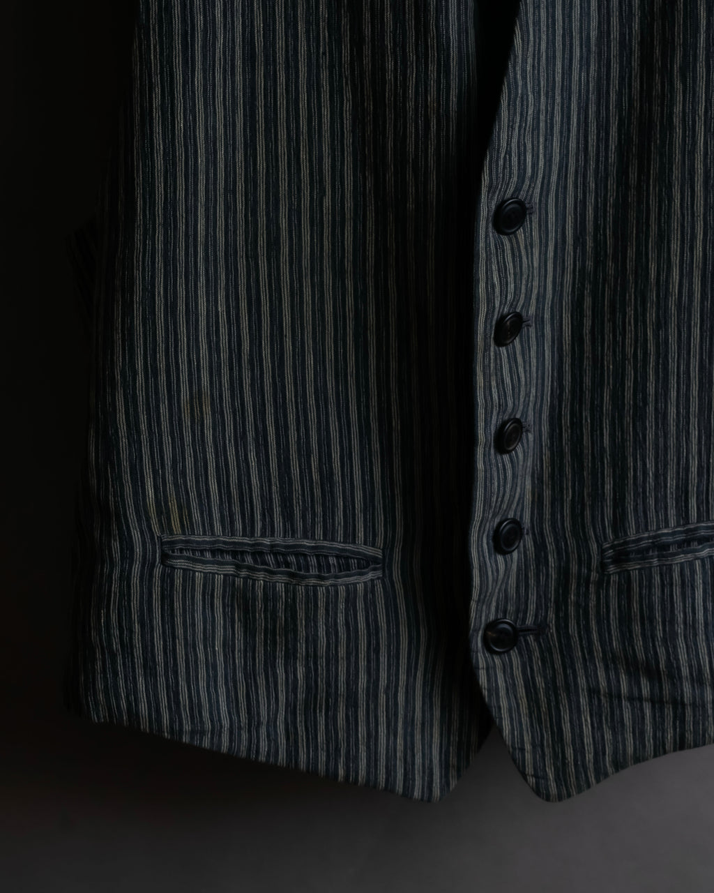 "ISSEY MIYAKE MEN" Random stripe pattern V-neck vest