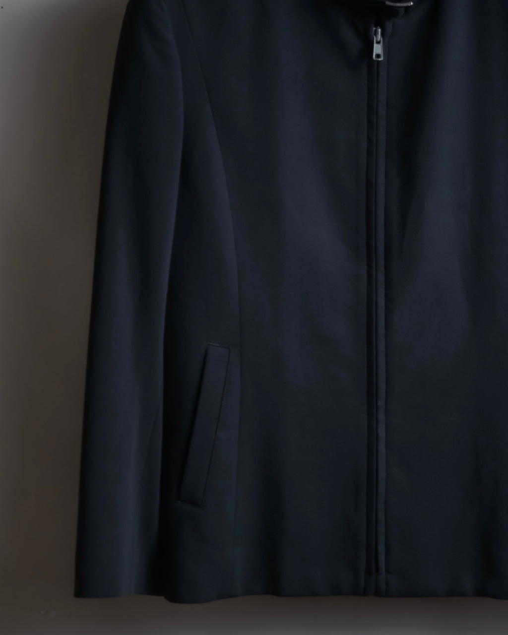 “ISSEY MIYAKE” Chin belt designed stand collar jacket