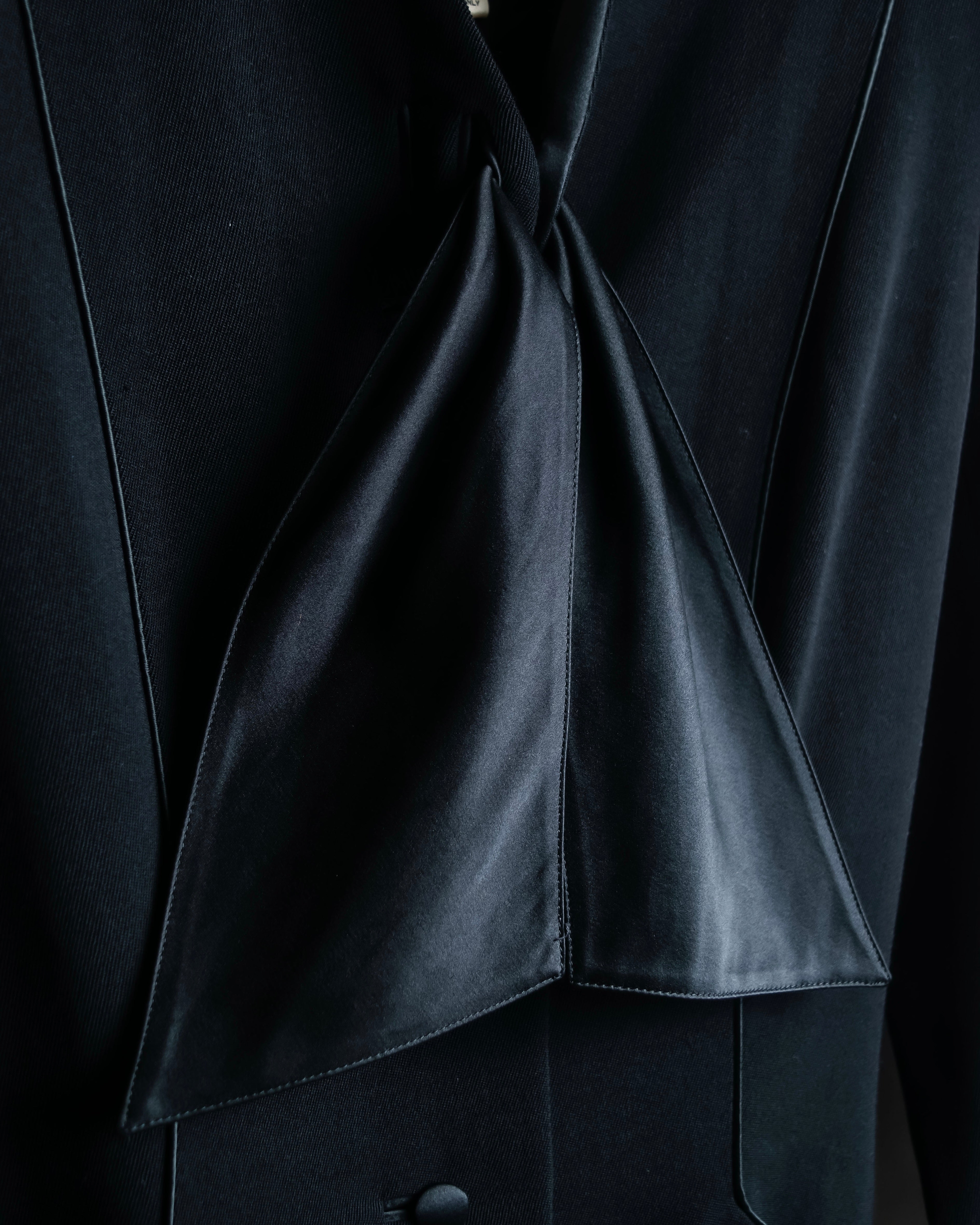 "HERMES" Ribbon scarf detail shaped coat