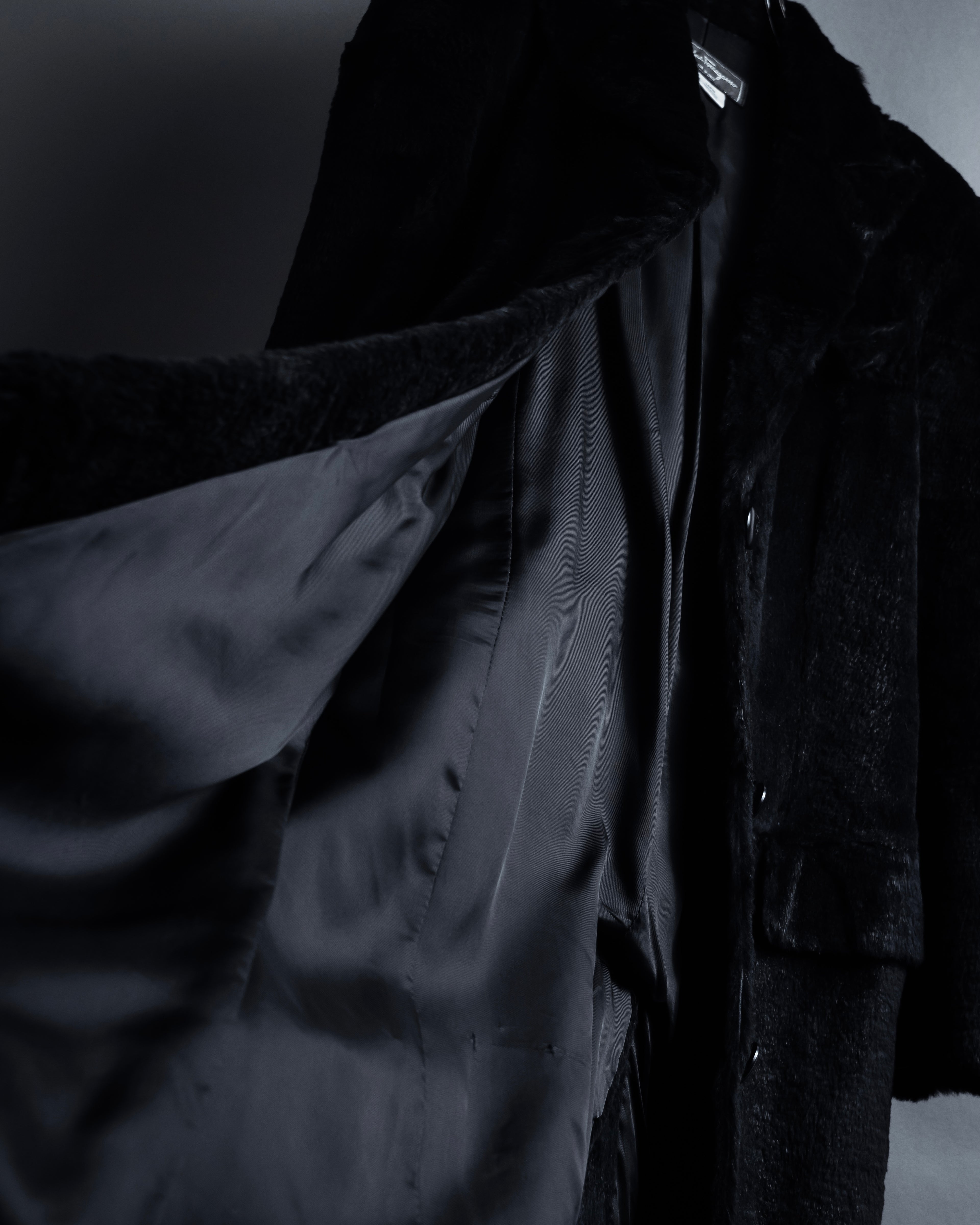 -SPECIAL- "Salvatore Ferragamo"
90's-00's A neat silhouette 100% lapin fur coat