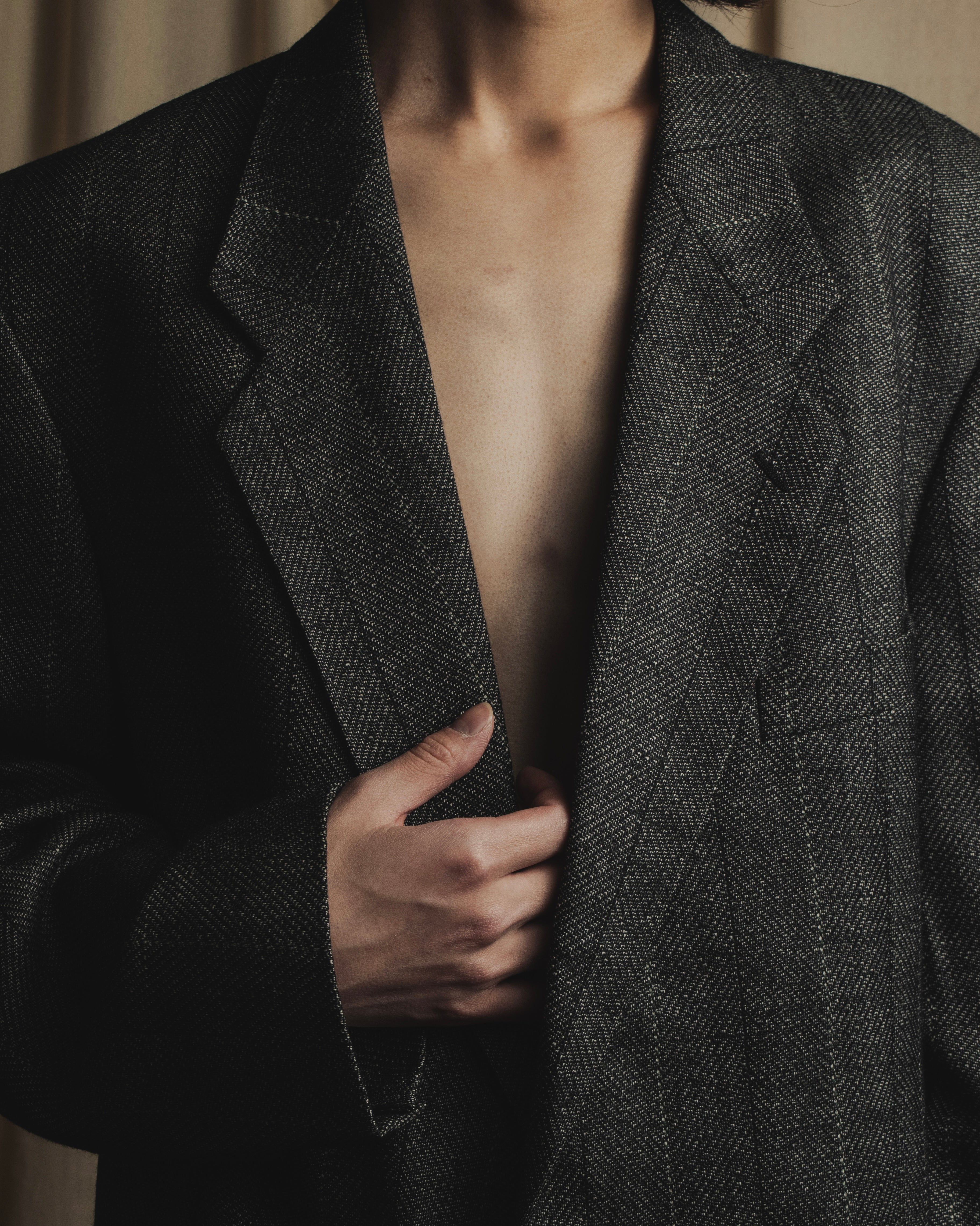 Chaqueta entallada de tweed de espina de pescado estructurado de los años 70-80 de Yves Saint Laurent