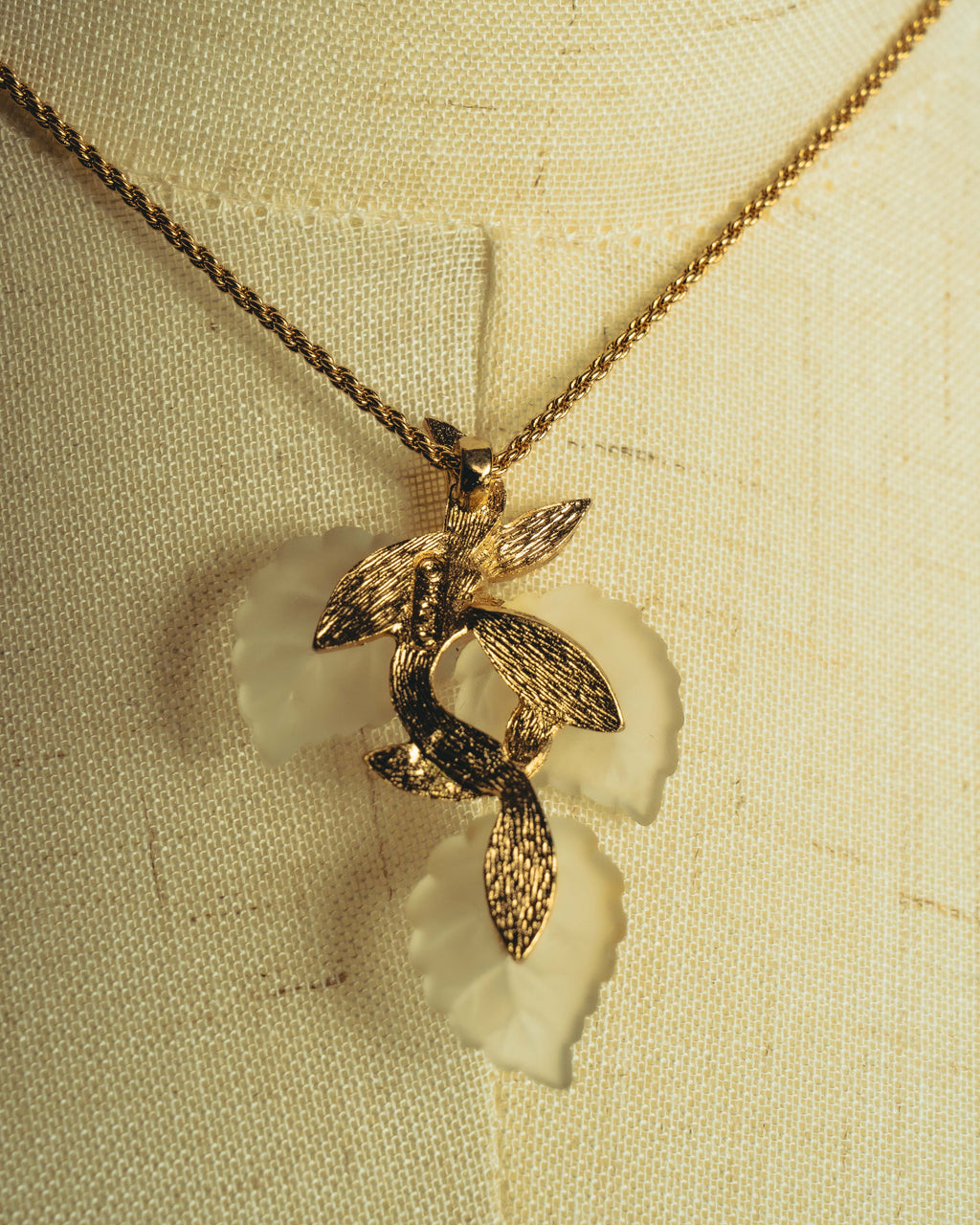 "Christian Dior" 70's-80's Sculptural leaf pendant necklace