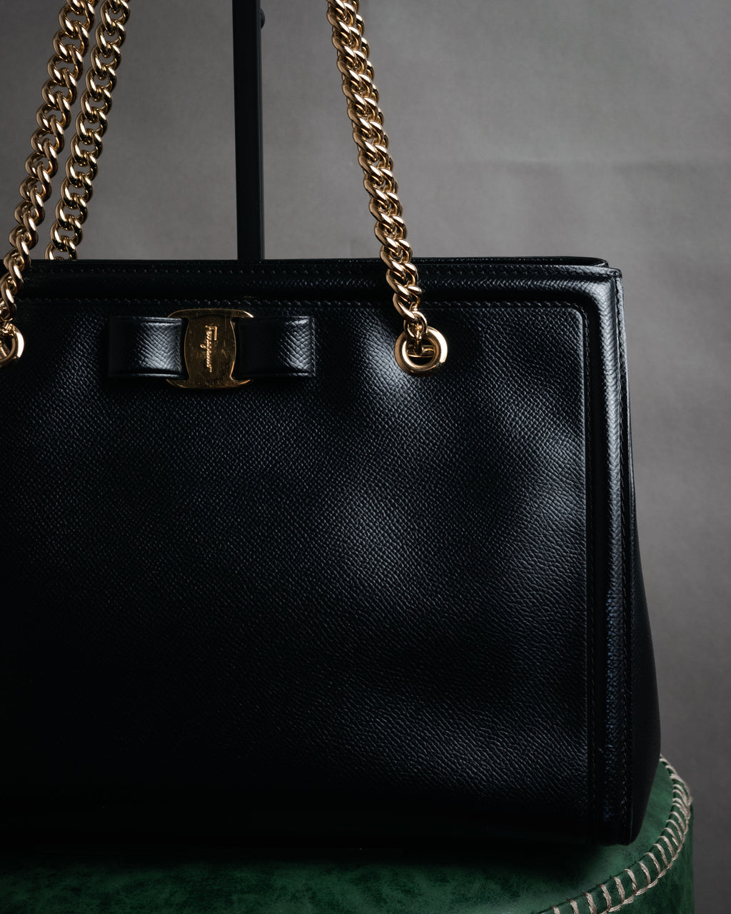 “Salvatore Ferragamo” 2010’s Vara chain leather tote bag