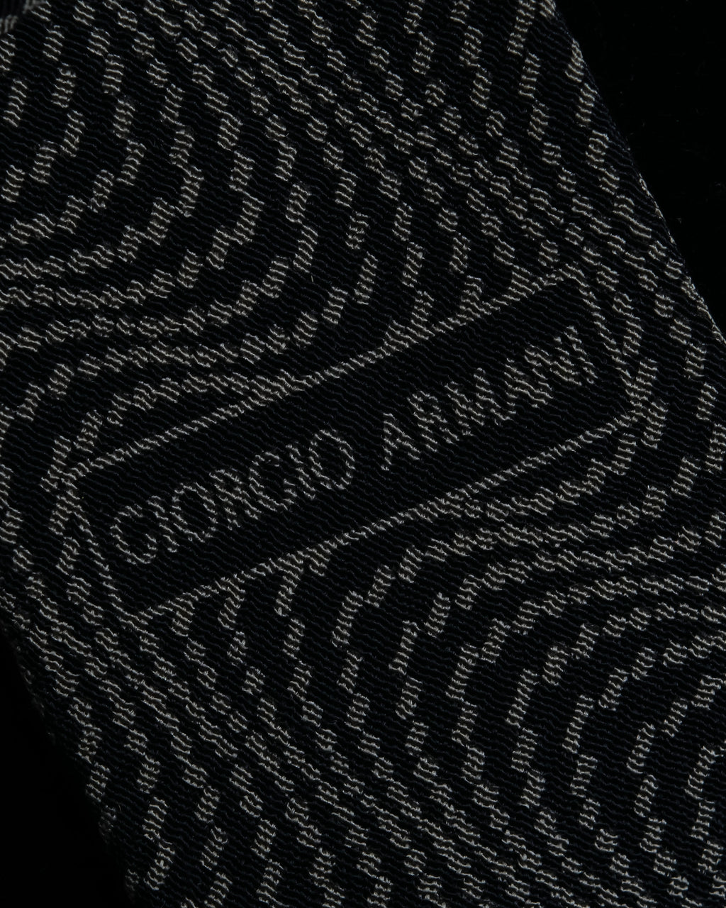 "GIORGIO ARMANI" Finely swaying wave pattern necktie