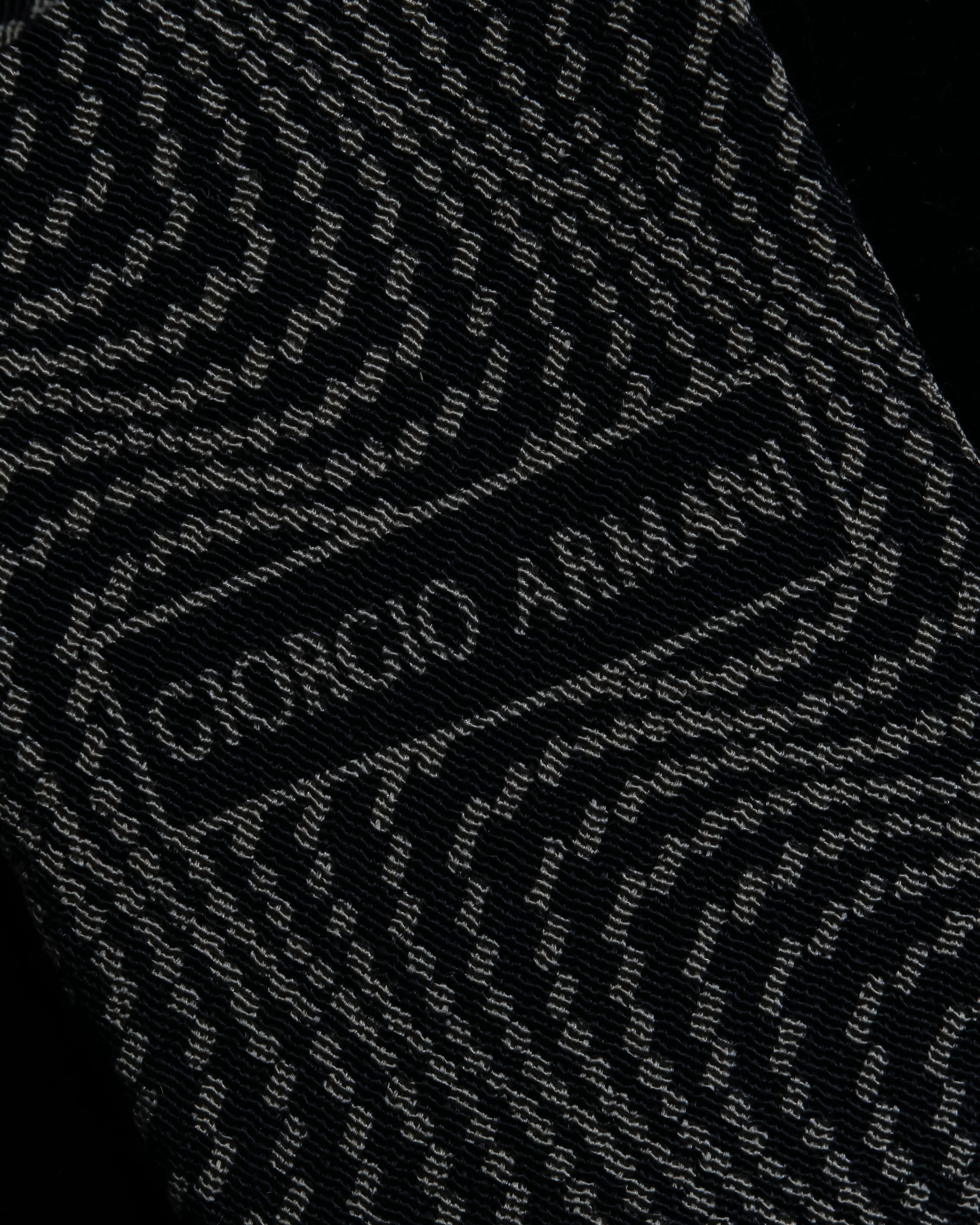 "GIORGIO ARMANI" Finely swaying wave pattern necktie