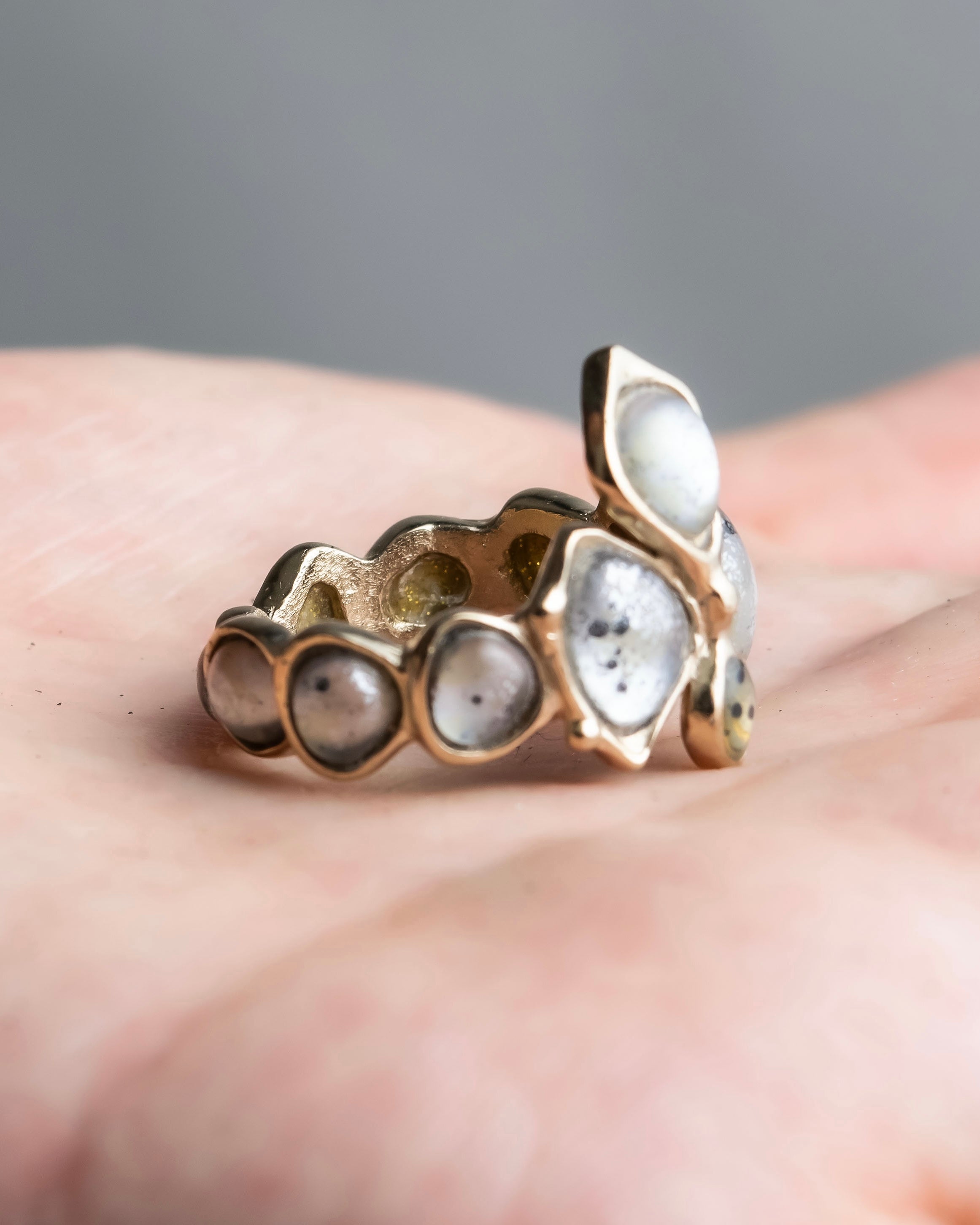 "CHANEL" Mysterious details stone ring