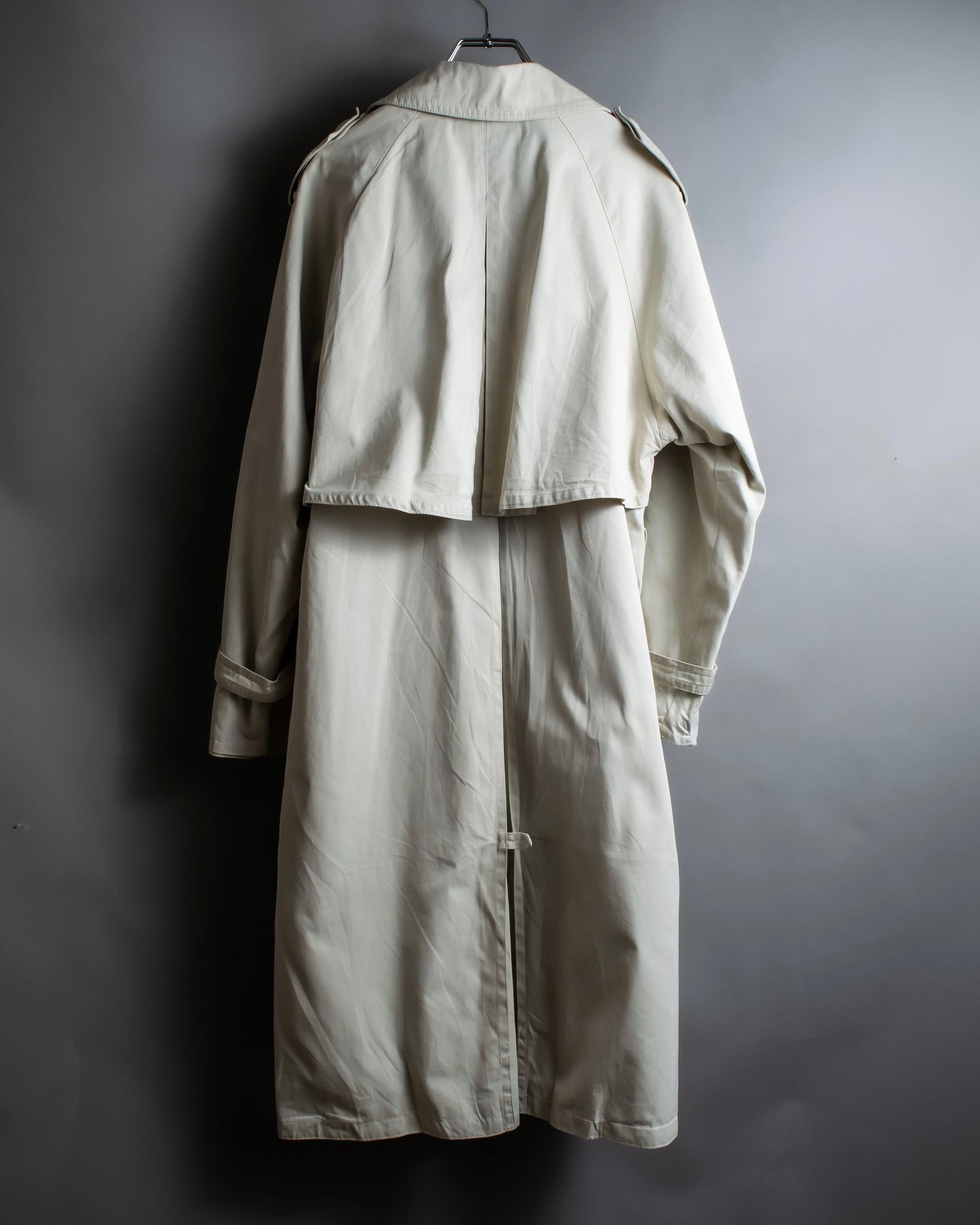 "MARILYN DE PEREL" Covered button detail  Ivory feminine trench coat