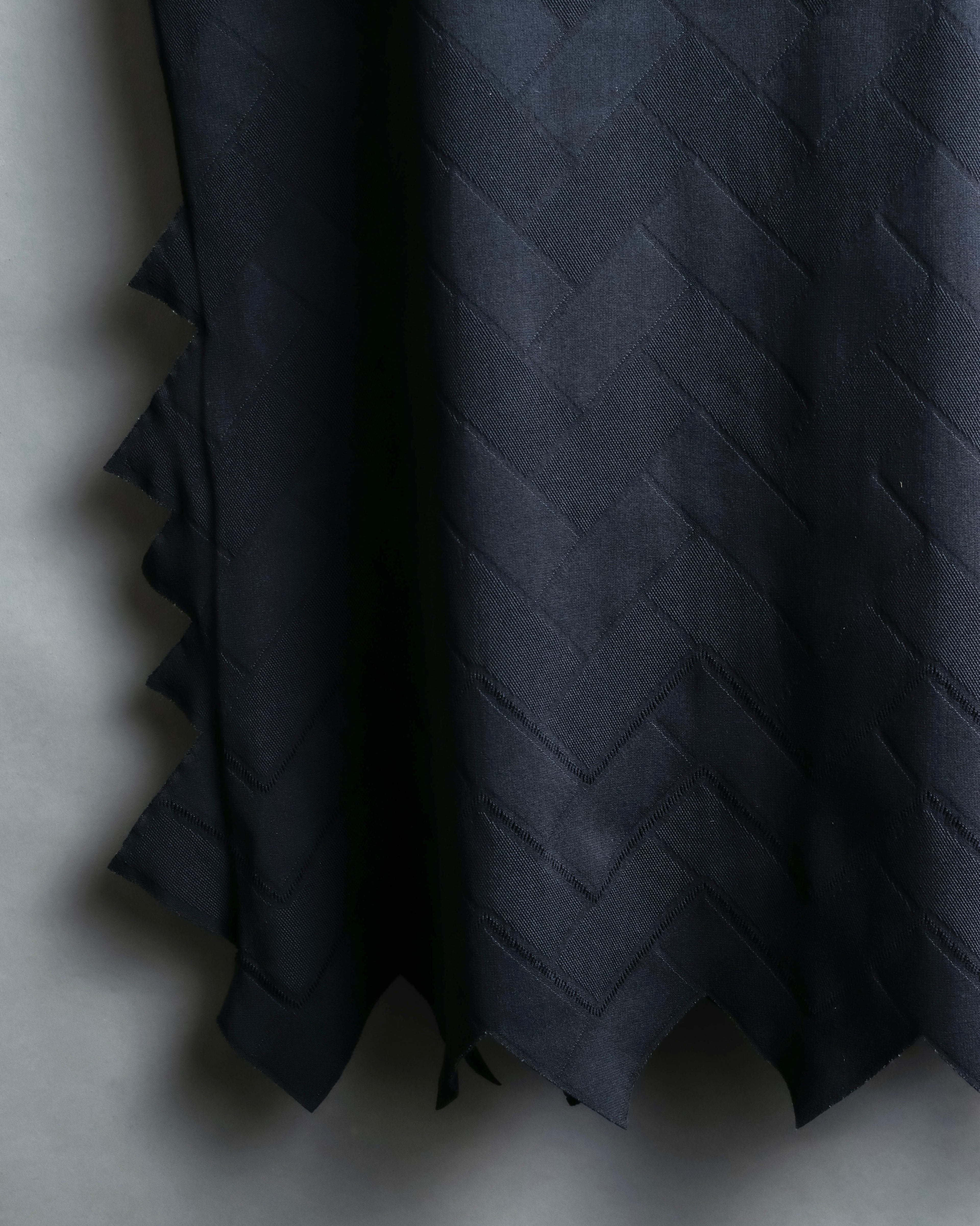 "PLEATS PLEASE ISSEY MIYAKE" 

Meander sleeveless tops