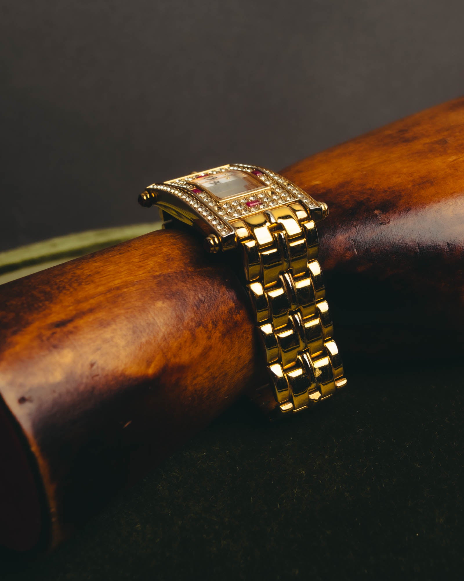 "VALENTINO ROLENTA" 90's-00's Decorative rhinestone quartz watch