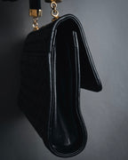 –SPECIAL– "BOTTEGA VENETA"
Late 80s–Early 90s Intrecciato trapezoid leather bag