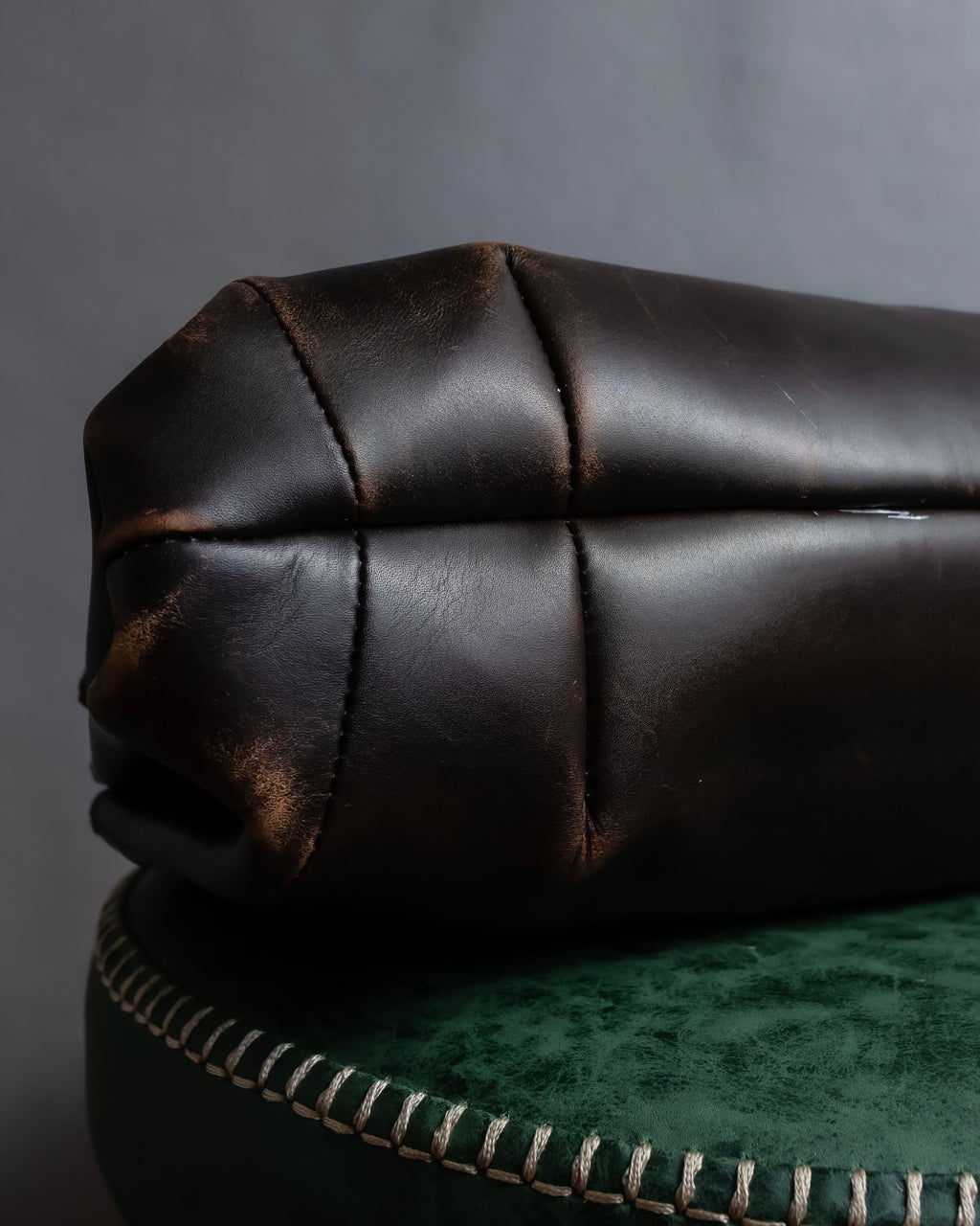 "GUCCI" Horizontally shaped cord-wrapped handle leather bag