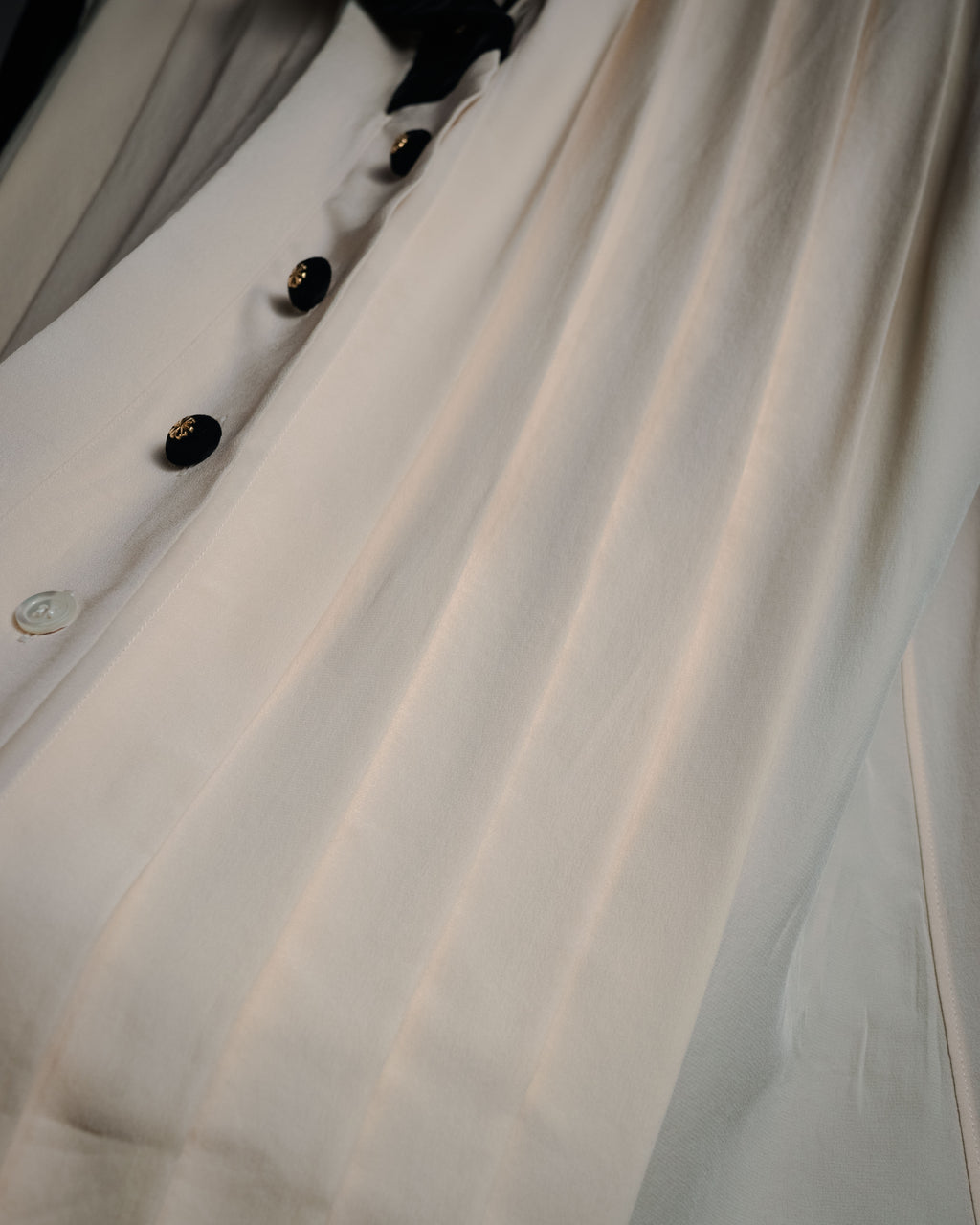 –SPECIAL– “CHANEL” 80’s-90’s pleated silk velvet trim blouse