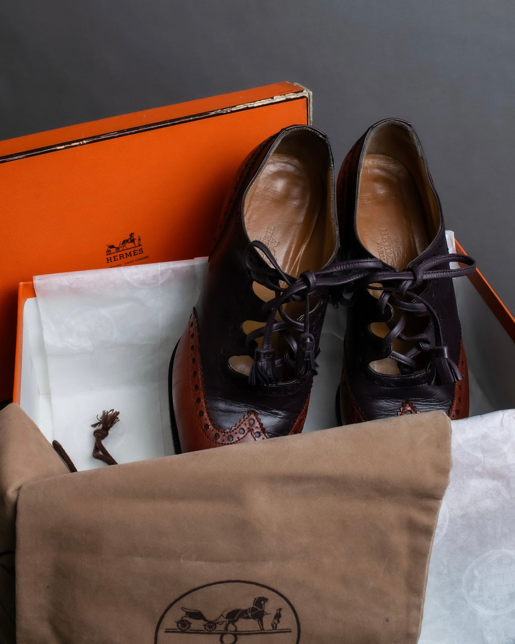 "HERMES" Medallion design combination leather heel shoes