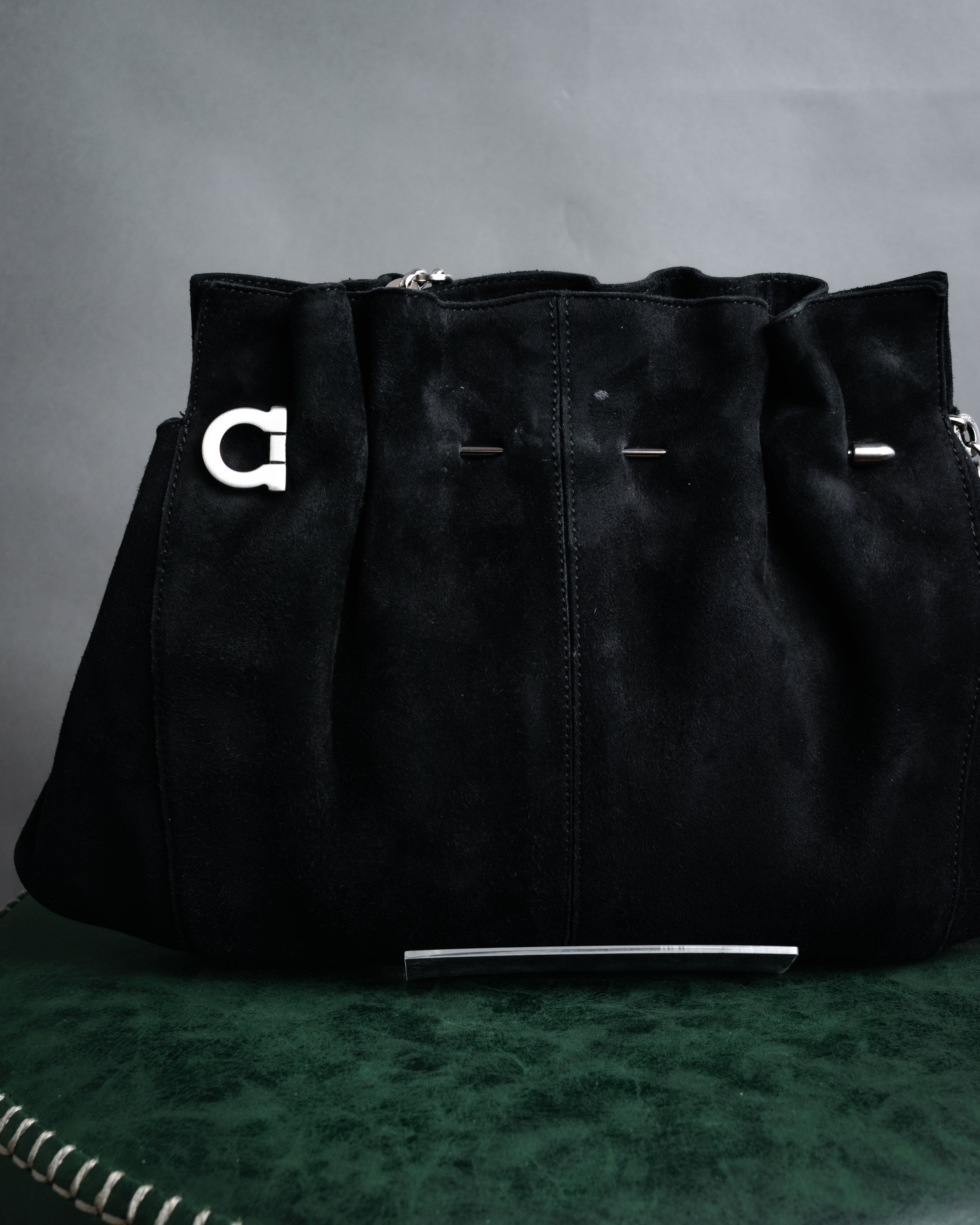 “Salvatore Ferragamo“ 90’s-00’s Suede gancini chain shoulder bag