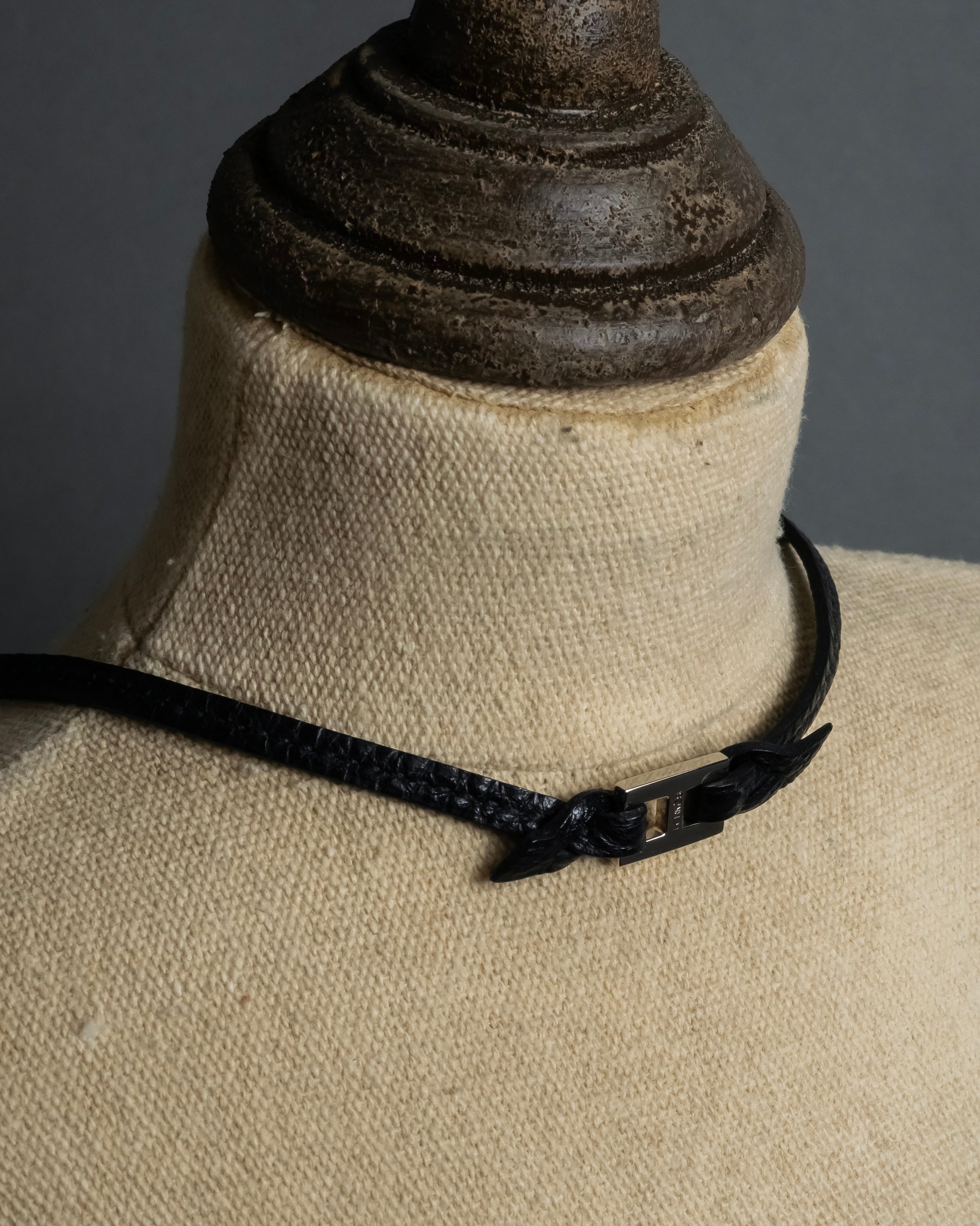 "HERMES" H motif design leather choker